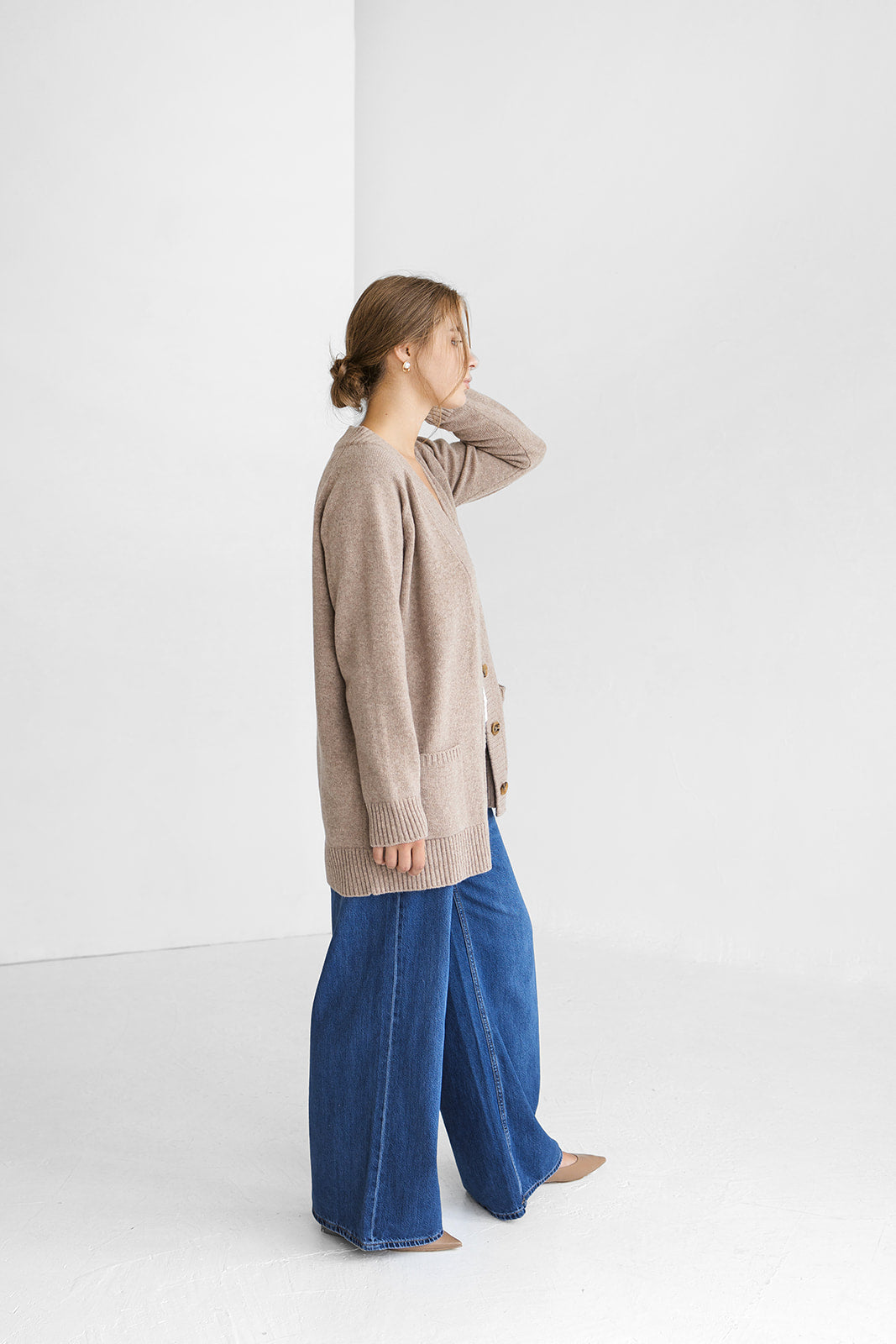 Beige knitted merino wool and cashmere blend cardigan with pockets and buttons, slightly oversized taupe knit sweater for women, camel gilet