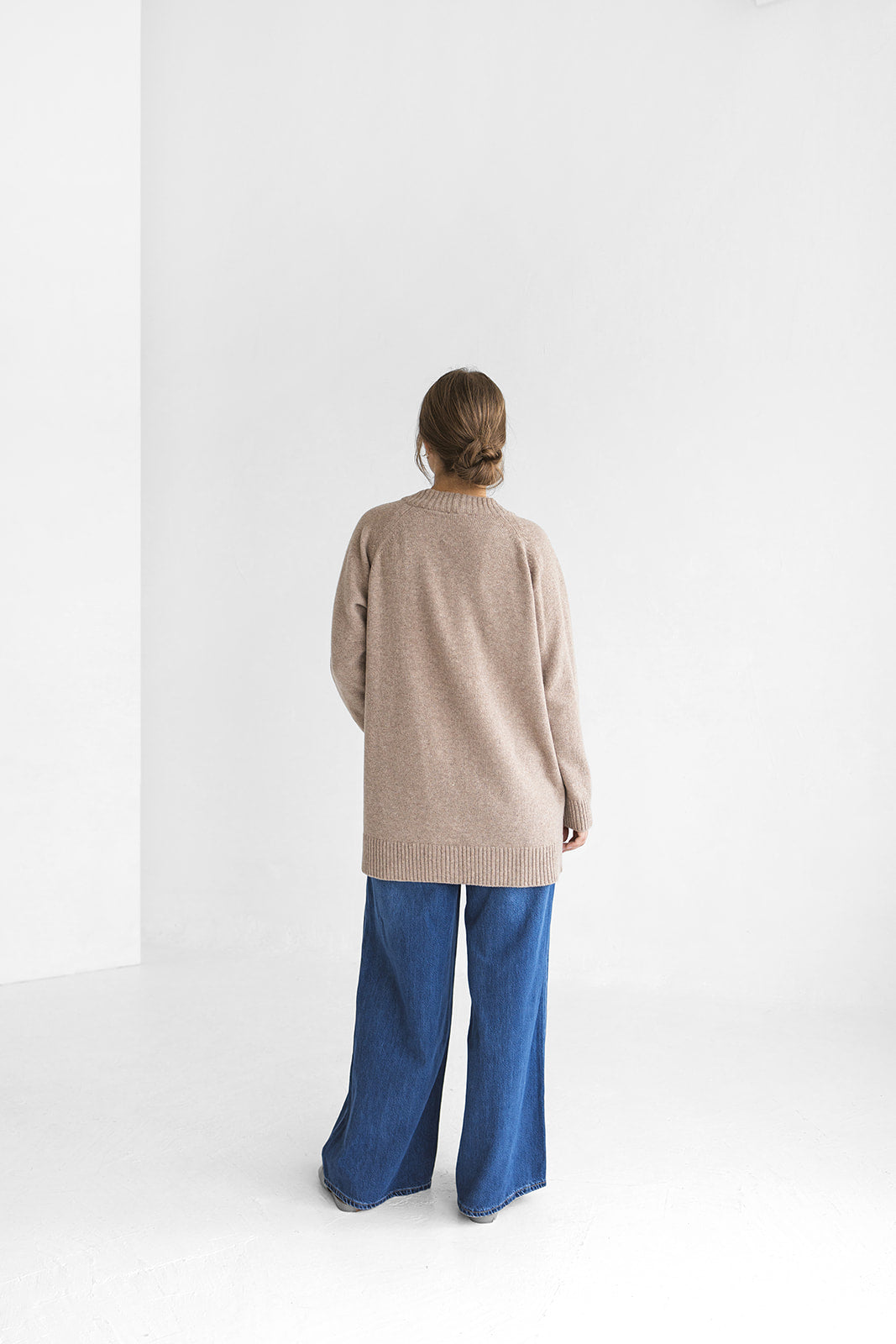 Beige knitted merino wool and cashmere blend cardigan with pockets and buttons, slightly oversized taupe knit sweater for women, camel gilet