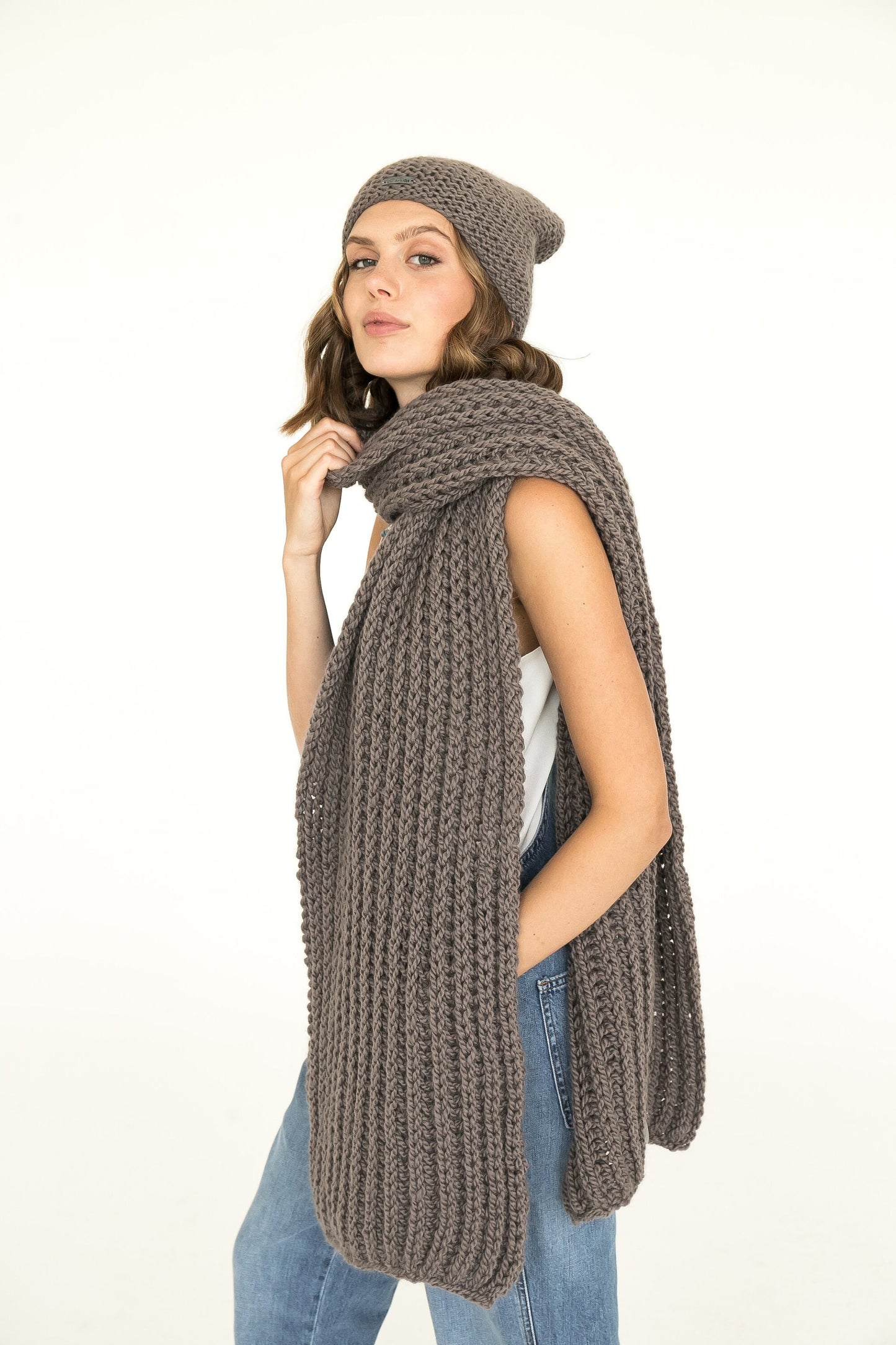 READY TO SHIP. Knit hat and scarf set. Lovely women's alpaca scarf and alpaca hat. Chunky scarf and beanie brawn hat.