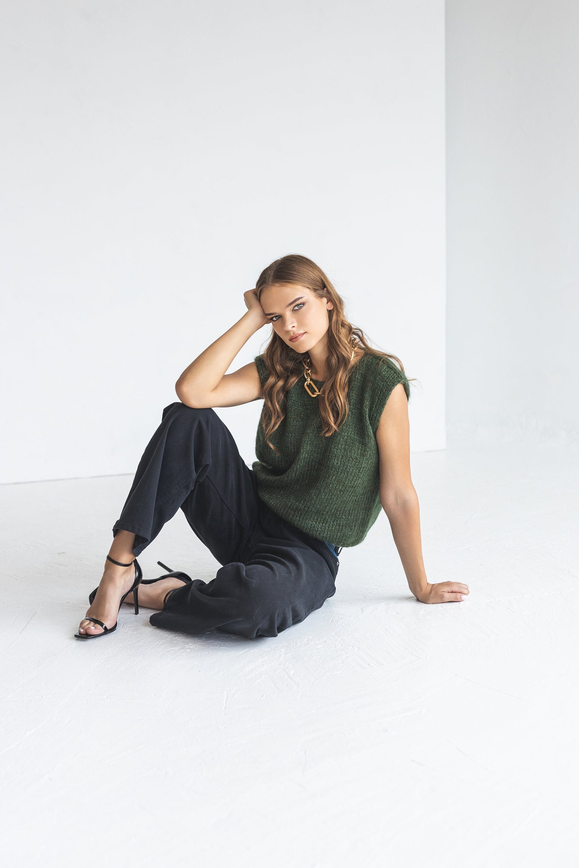 Green Mohair Cable Knit Sweater Vest, Chunky Knitted Tank Top, Minimalist Handcrafted Gilet For Women, Crew Neck Winter Crochet Vest Sweater