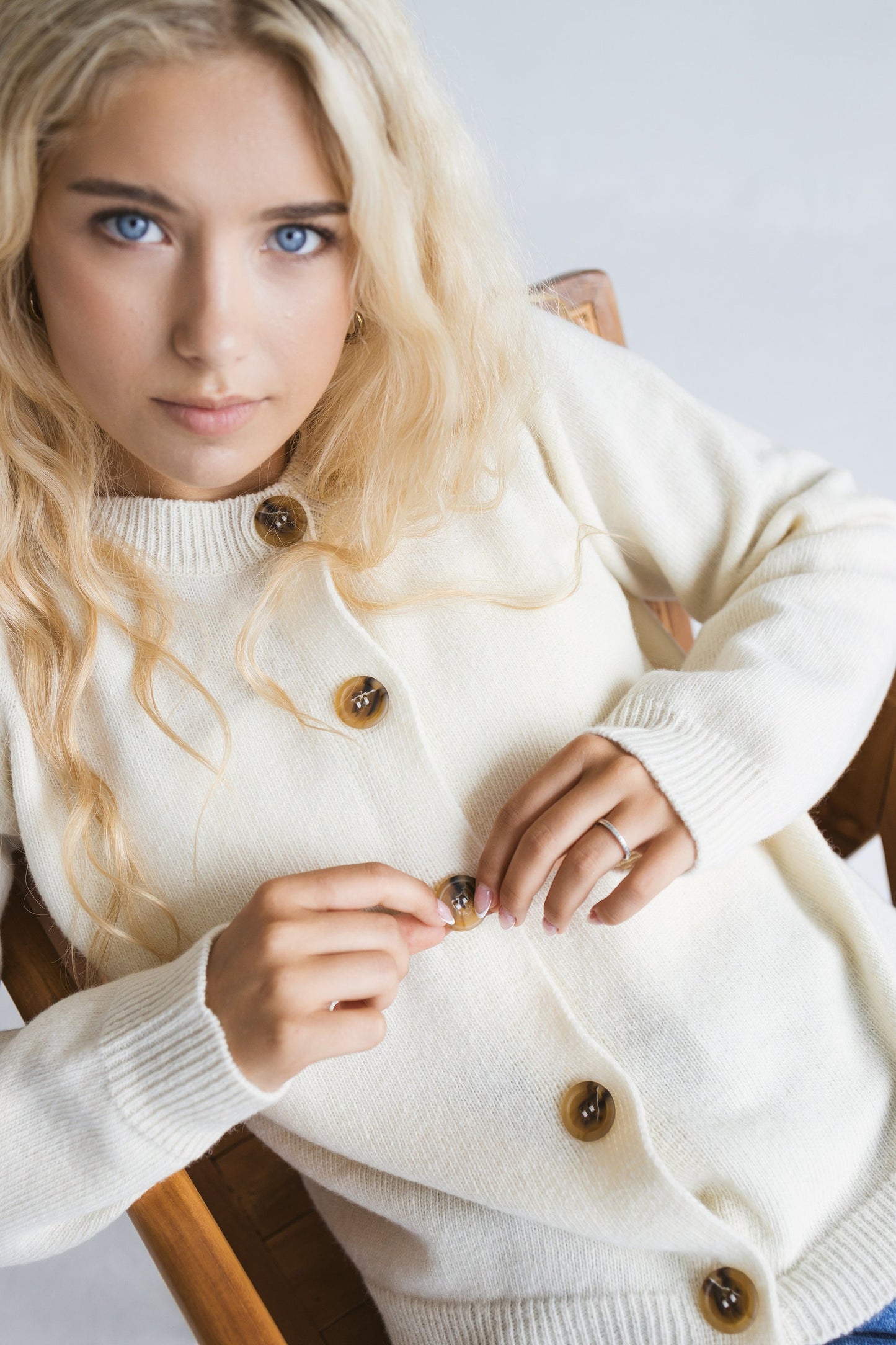 Short white knitted merino wool and cashmere cardigan with buttons for women, ivory high waist classy women's knit loose cropped sweater