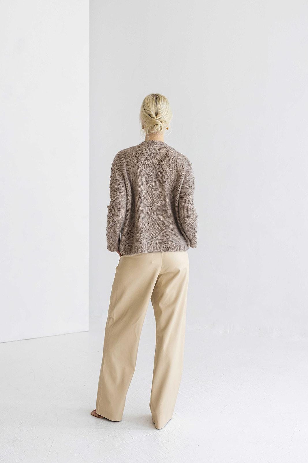 Beige cable knitted fluffy mohair cardigan with buttons, camel handmade fuzzy sweater, buttoned short fall chunky knit thick strickjacke xxl