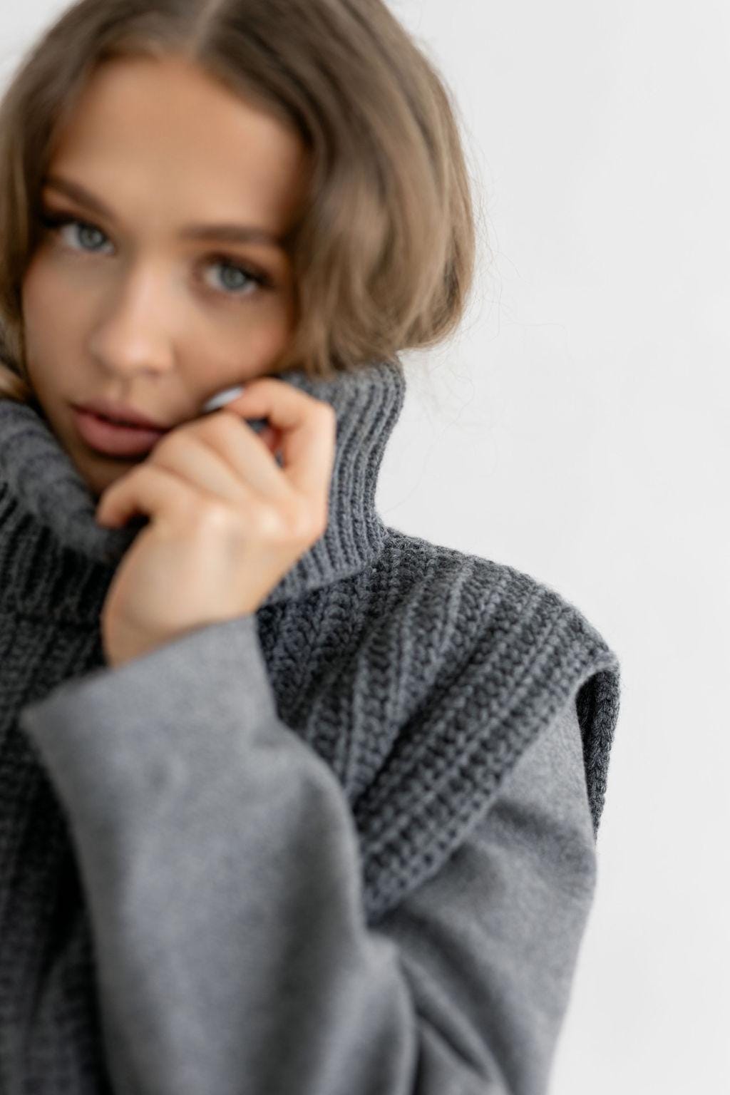 Chunky Knit Beige Merino Wool Women's Neck Warmer, Warm Camel Ribbed Knitted Minimal Fall Winter Scarf, Taupe Unisex Neck Wrap, Gift For Her