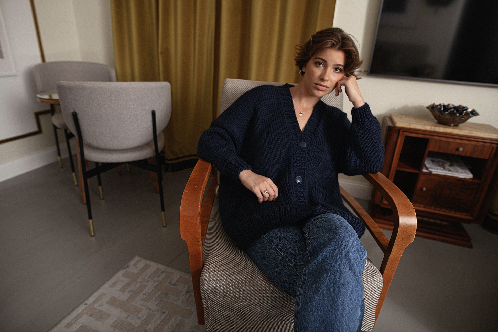 Bottoned wool cardigan with pockets