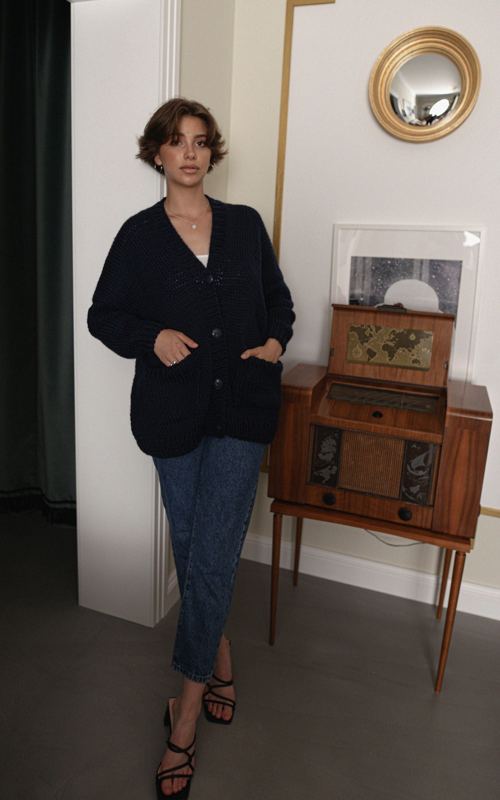 Bottoned wool cardigan with pockets
