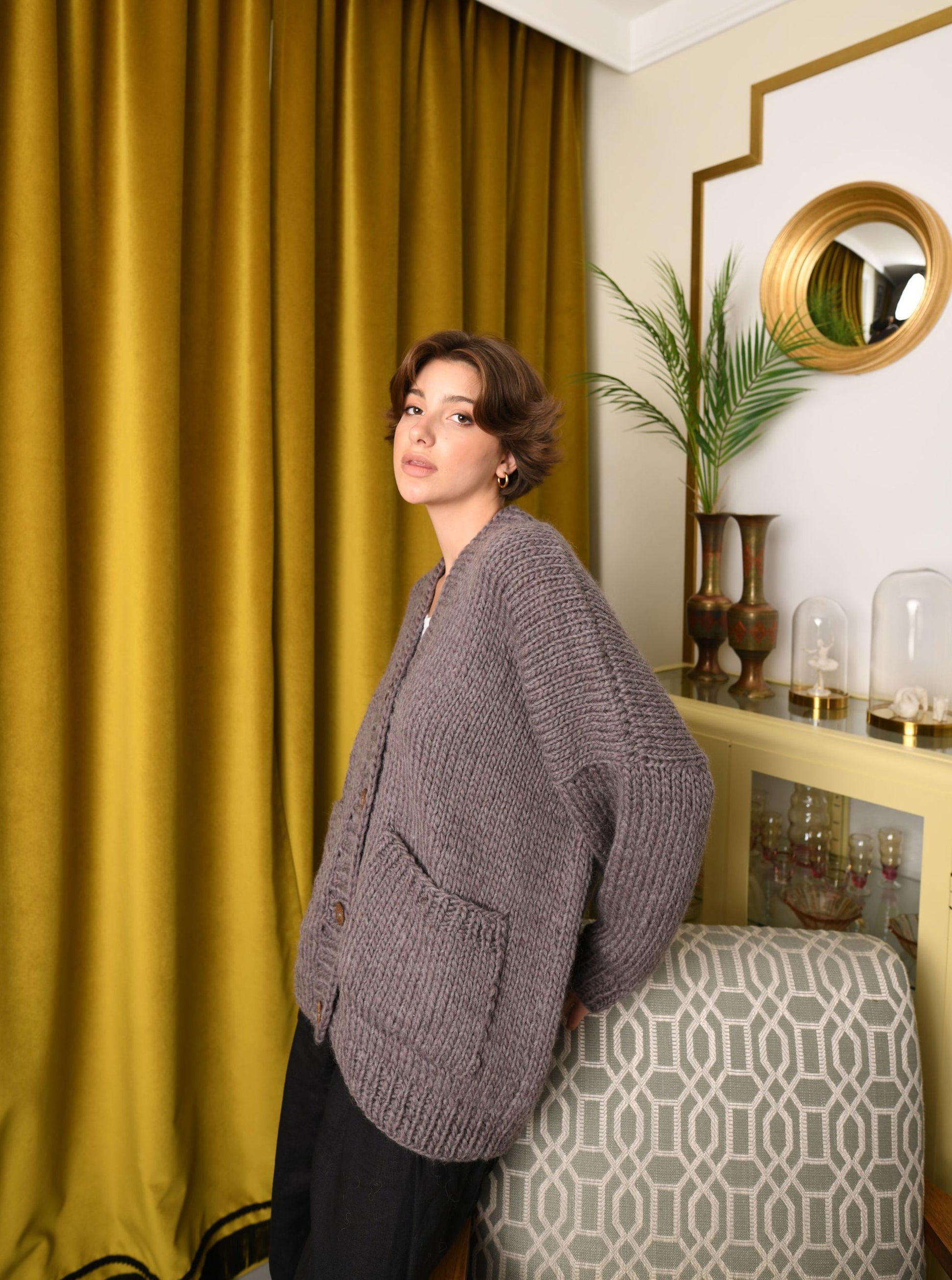 Bottoned beige cardigan with pockets