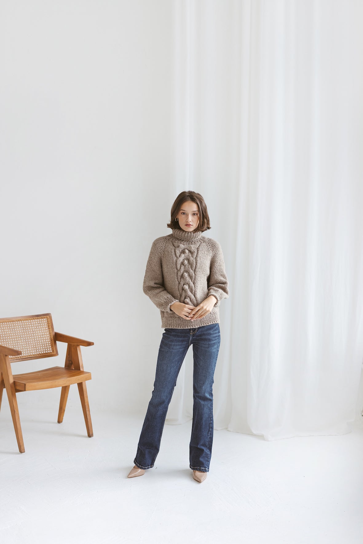 Chunky knit beige alpaca wool sweater