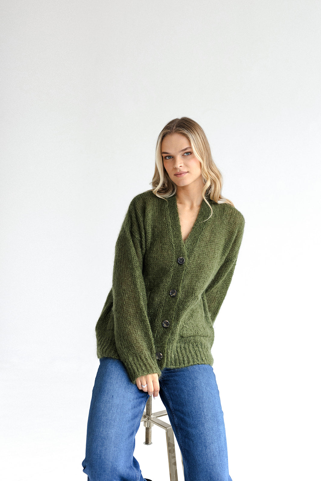 Green fluffy cable knit mohair and silk blend cardigan with buttons and pockets, olive oversized chunky knitted fuzzy fall woolen sweater xl