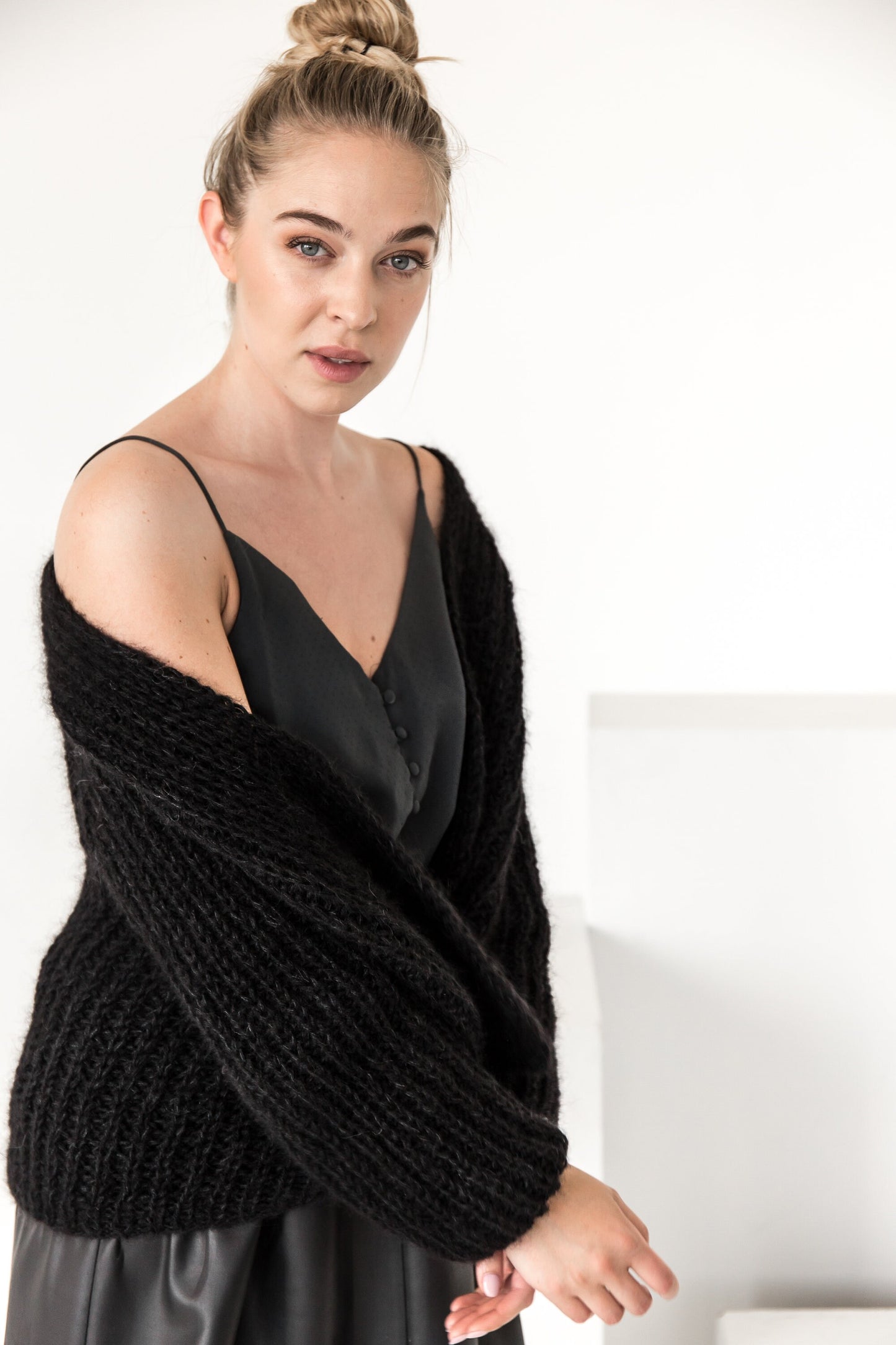 Black cropped cable knit fluffy mohair cardigan, crop chunky knitted fuzzy alpaca wool and silk blend sweater, high waist oversized bomber