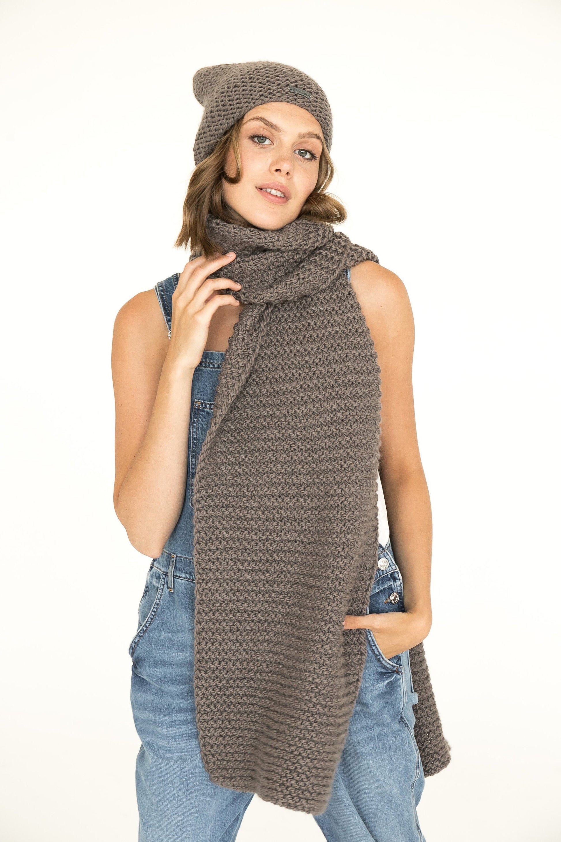 READY TO SHIP. Knit hat and scarf set. Lovely women's alpaca scarf and alpaca hat. Chunky scarf and beanie brawn hat.