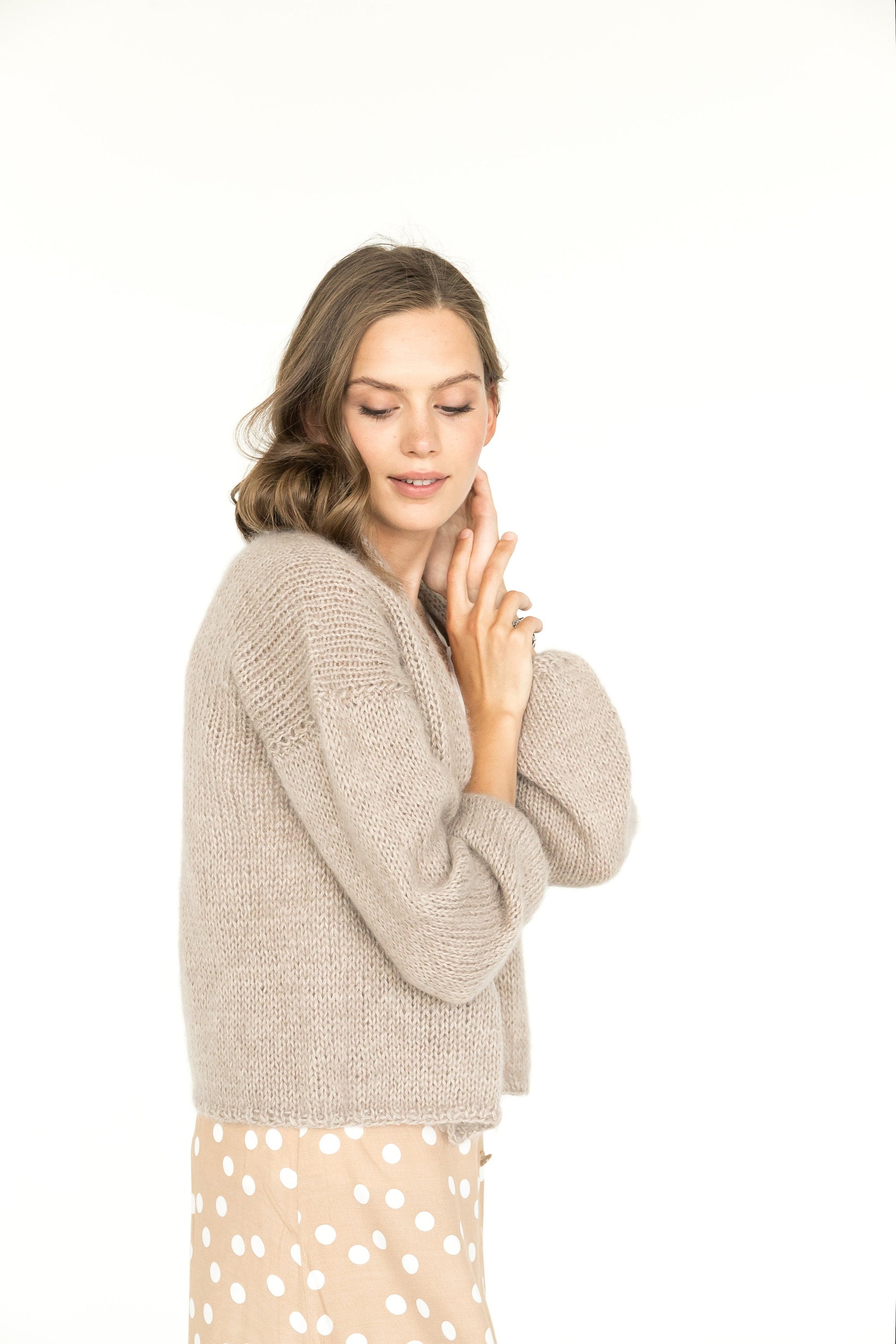 Camel fluffy thick mohair cardigan, beige cable knit alpaca wool fuzzy women&#39;s sweater, sand chunky knitted boho relaxed style fall jacket