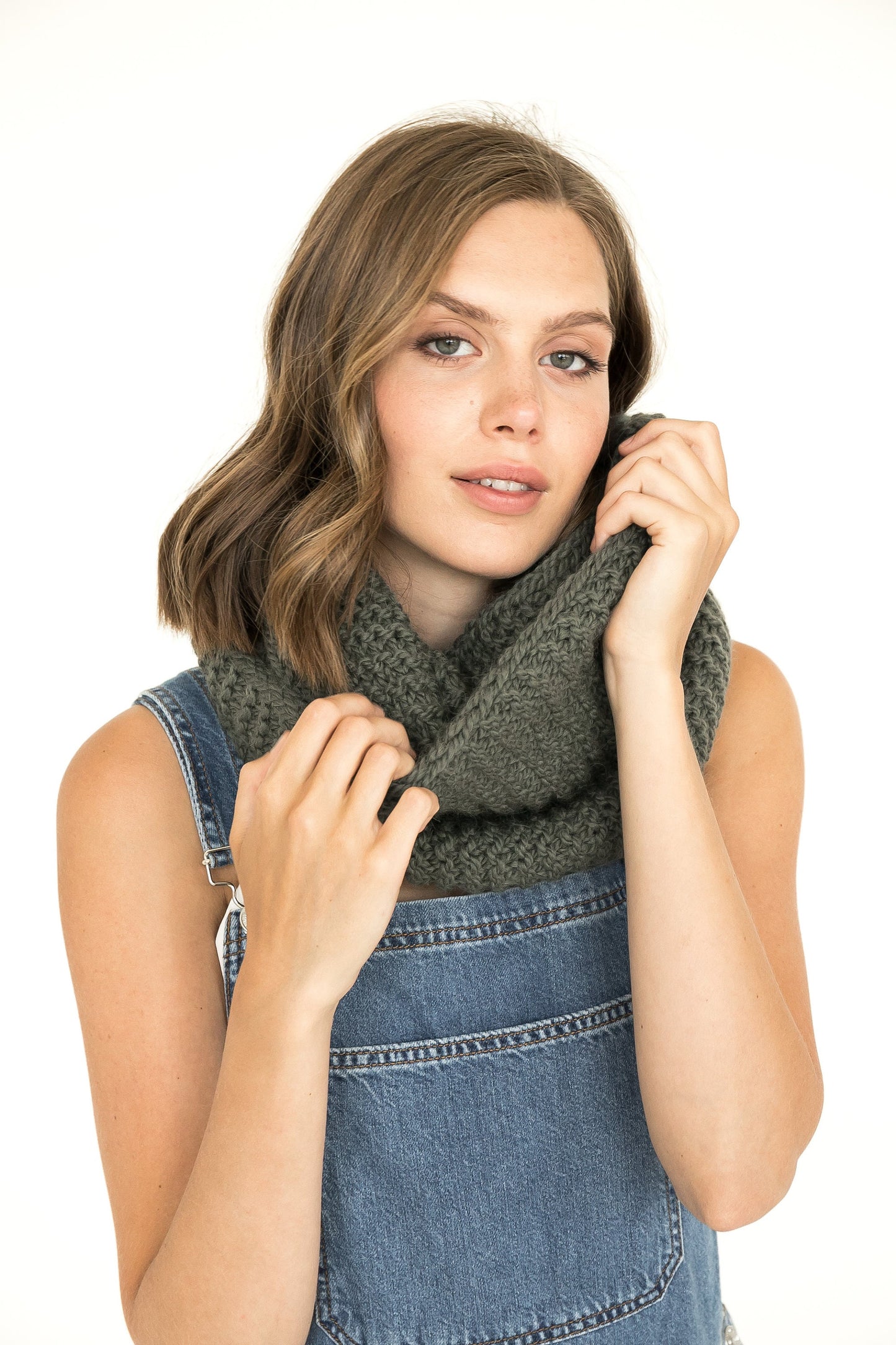 Green infinity scarf, alpaca cowl scarf, warm tube scarf, winter scarves, handmade knit scarf, gift for her