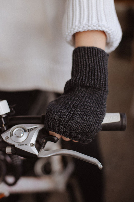 Gray wrist warmers, fingerless gloves, knitted mittens, merino wool gloves, knit accessories, arm warmers, cable gloves, fingerless mittens