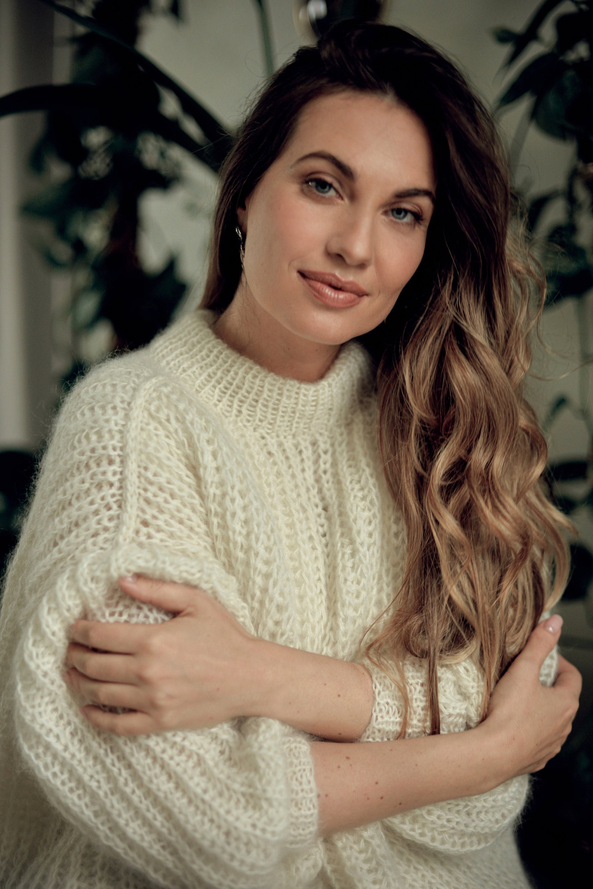 White oversized cable knit mohair sweater, ivory fuzzy chunky knitted alpaca wool blend jumper, fluffy fisherman ribbed handmade pullover