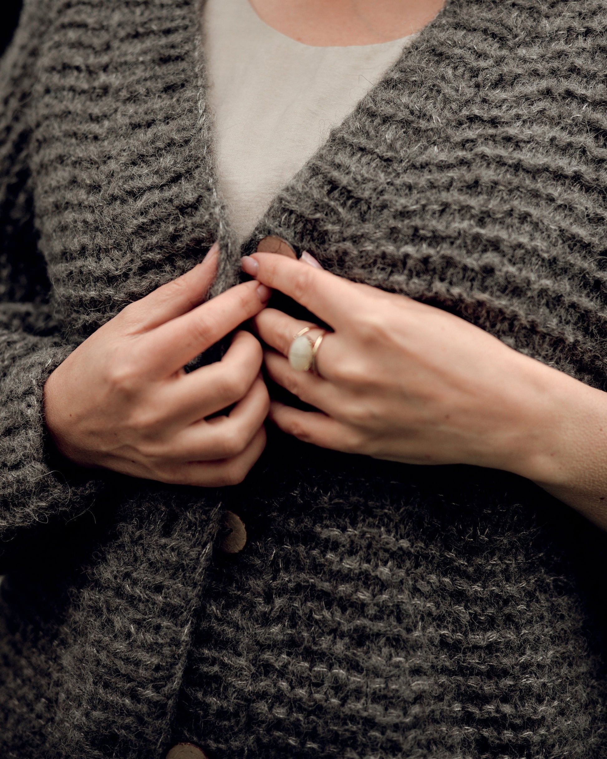 Gray chunky knit alpaca cardigan with buttons, hand-knit oversized sweater, cable knitted jacket with balloon sleeves, grey women&#39;s cardigan