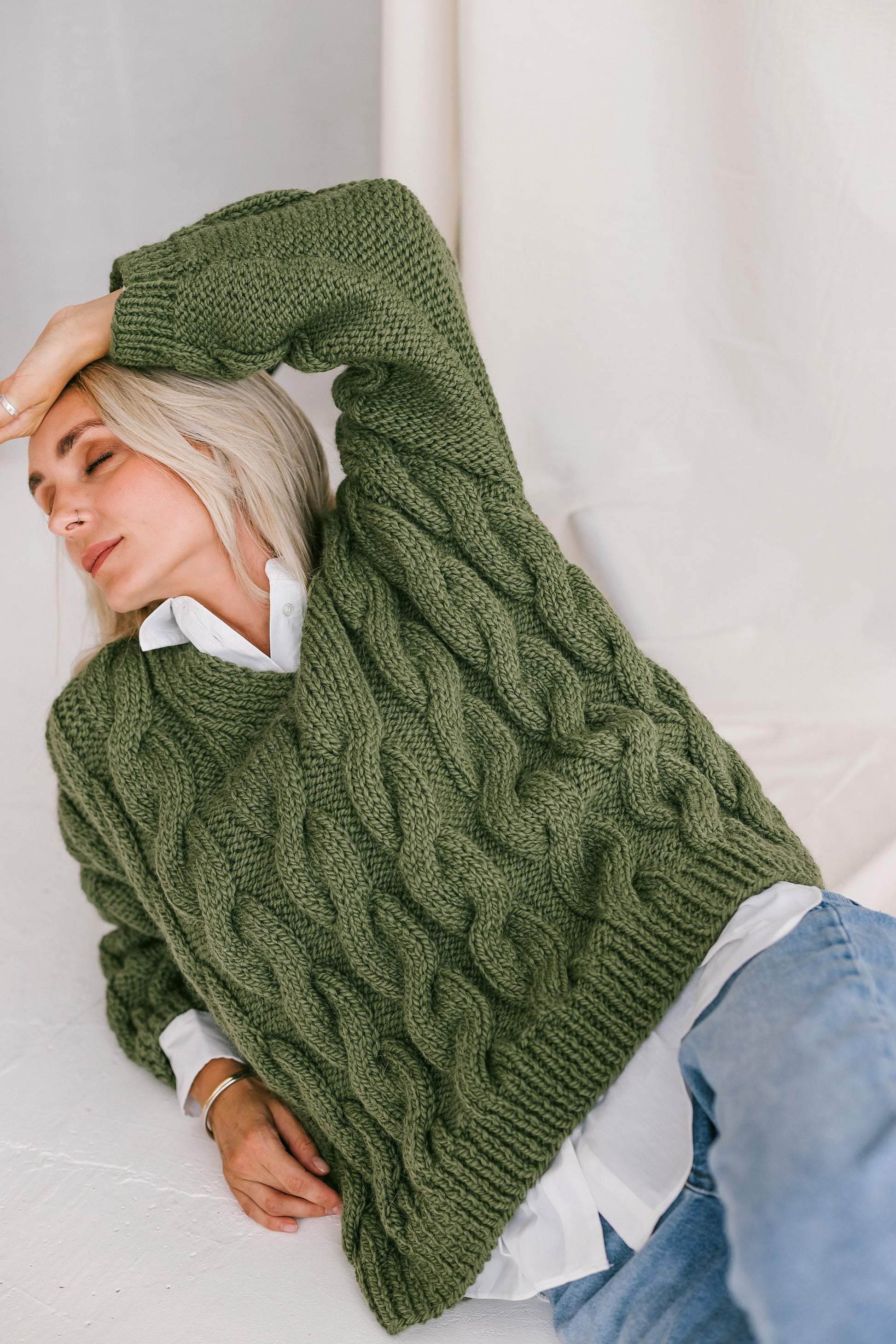 Green Oversize Alpaca Sweater, Chunky Forest Green Wool Sweater, V Neck Pullover, Cable Knit Woman Pullover, Oversized Olive Green Jumper