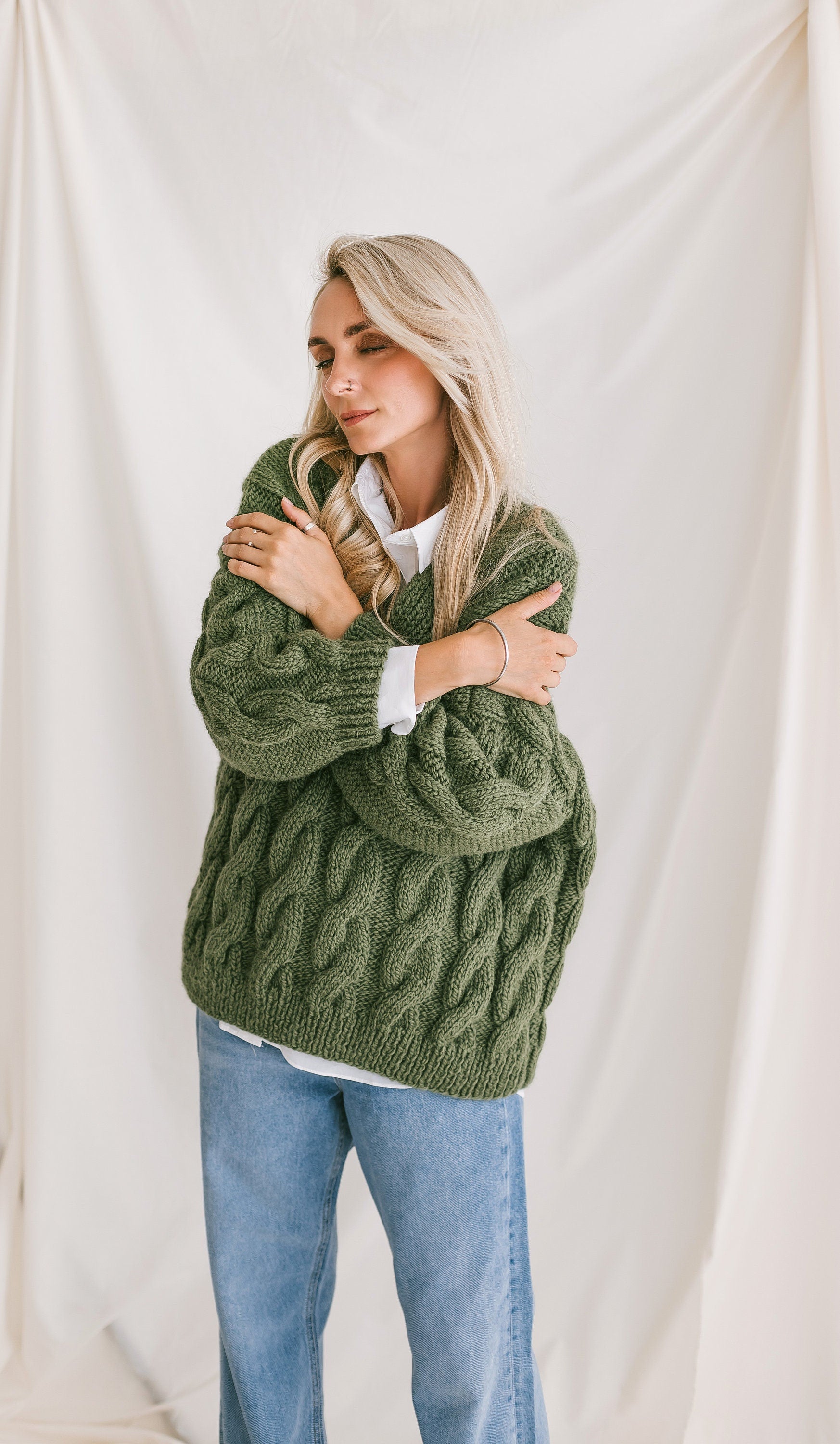 Green Oversize Alpaca Sweater, Chunky Forest Green Wool Sweater, V Neck Pullover, Cable Knit Woman Pullover, Oversized Olive Green Jumper