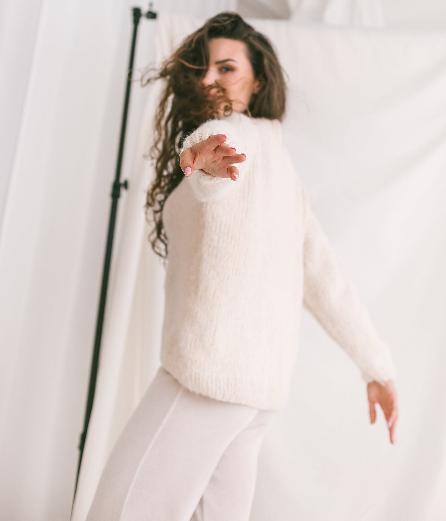 Soft Cable Knit Sweater, White Relaxed Fit Jumper, Creamy Alpaca Pullover, Chunky Knit Wool Sweater, Knitted Jumper, Oversized Woman Sweater