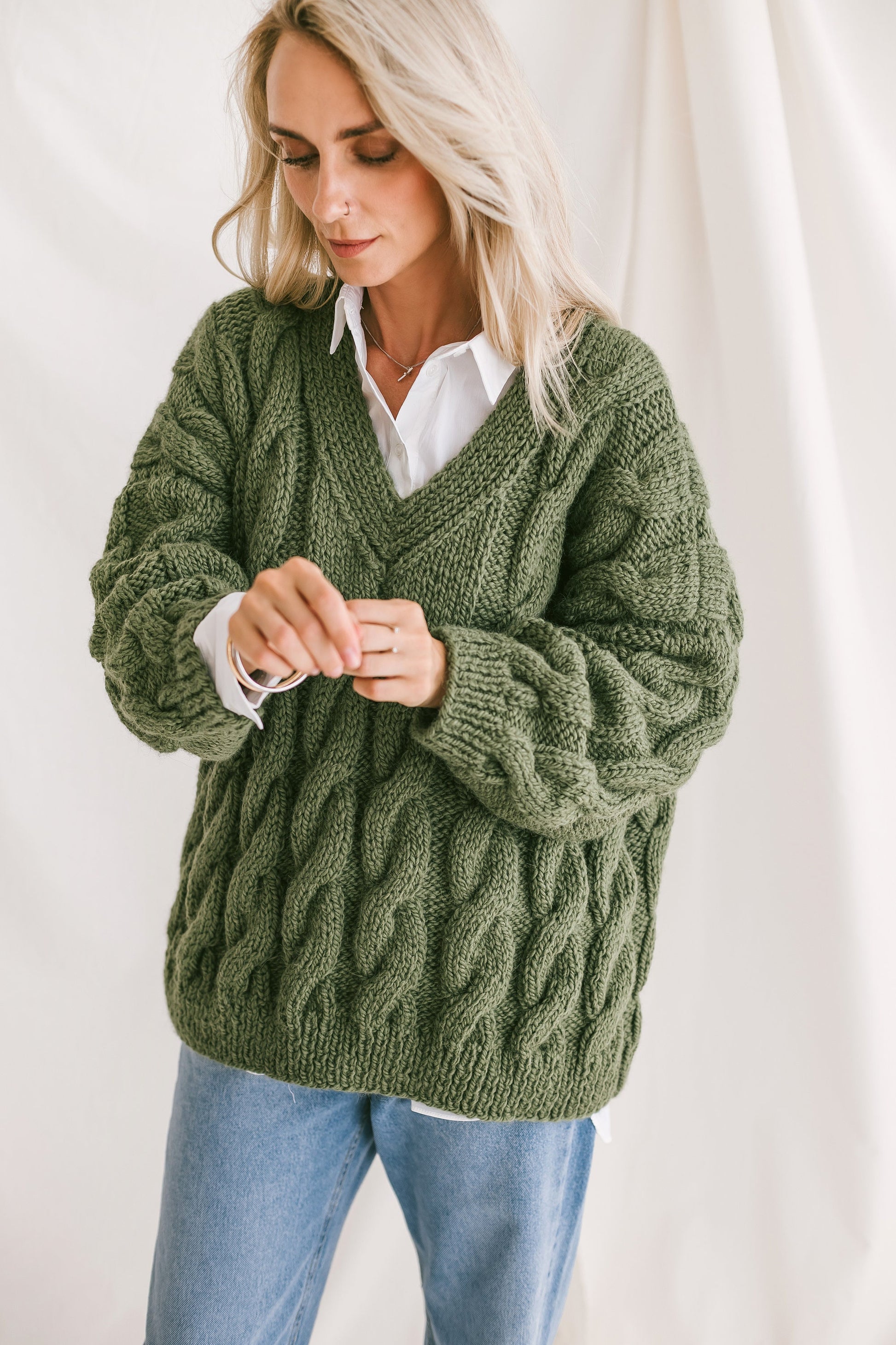 Green Oversize Alpaca Sweater, Chunky Forest Green Wool Sweater, V Neck Pullover, Cable Knit Woman Pullover, Oversized Olive Green Jumper