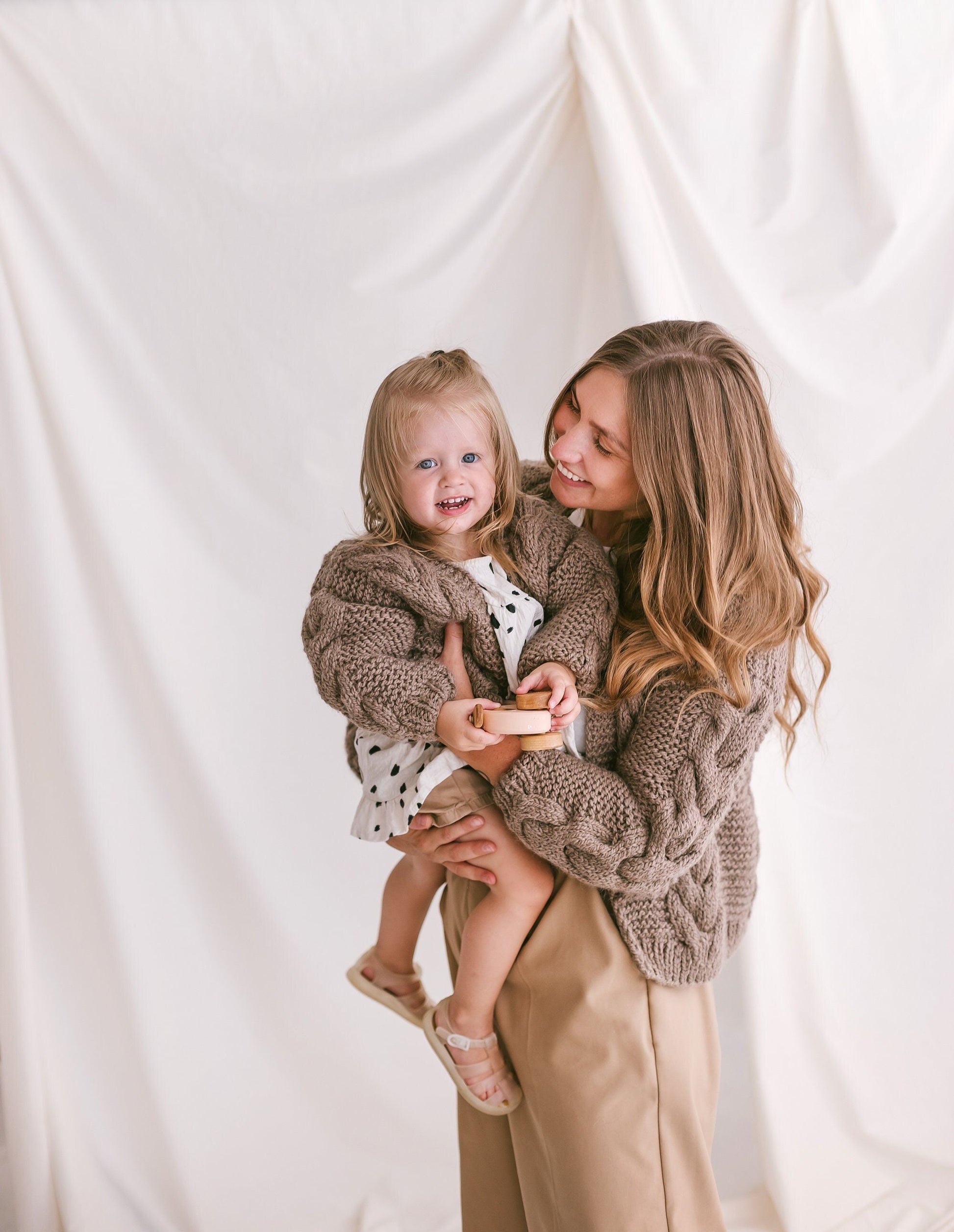 Matching Mommy and Me Alpaca Cardigans, Mother Daughter Alpaca Cardigans Set, Matching Chunky Knit Sweaters, Beige Me & Mini Me Cardigan
