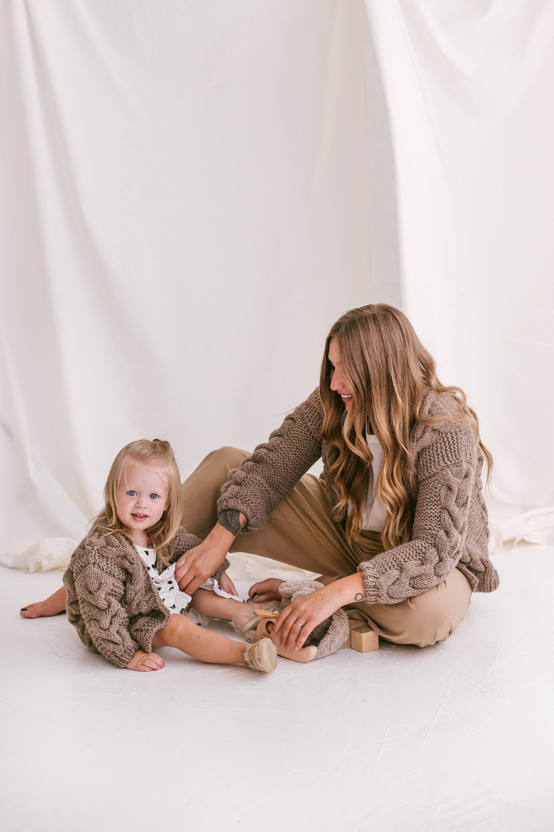 Matching Mommy and Me Alpaca Cardigans, Mother Daughter Alpaca Cardigans Set, Matching Chunky Knit Sweaters, Beige Me & Mini Me Cardigan