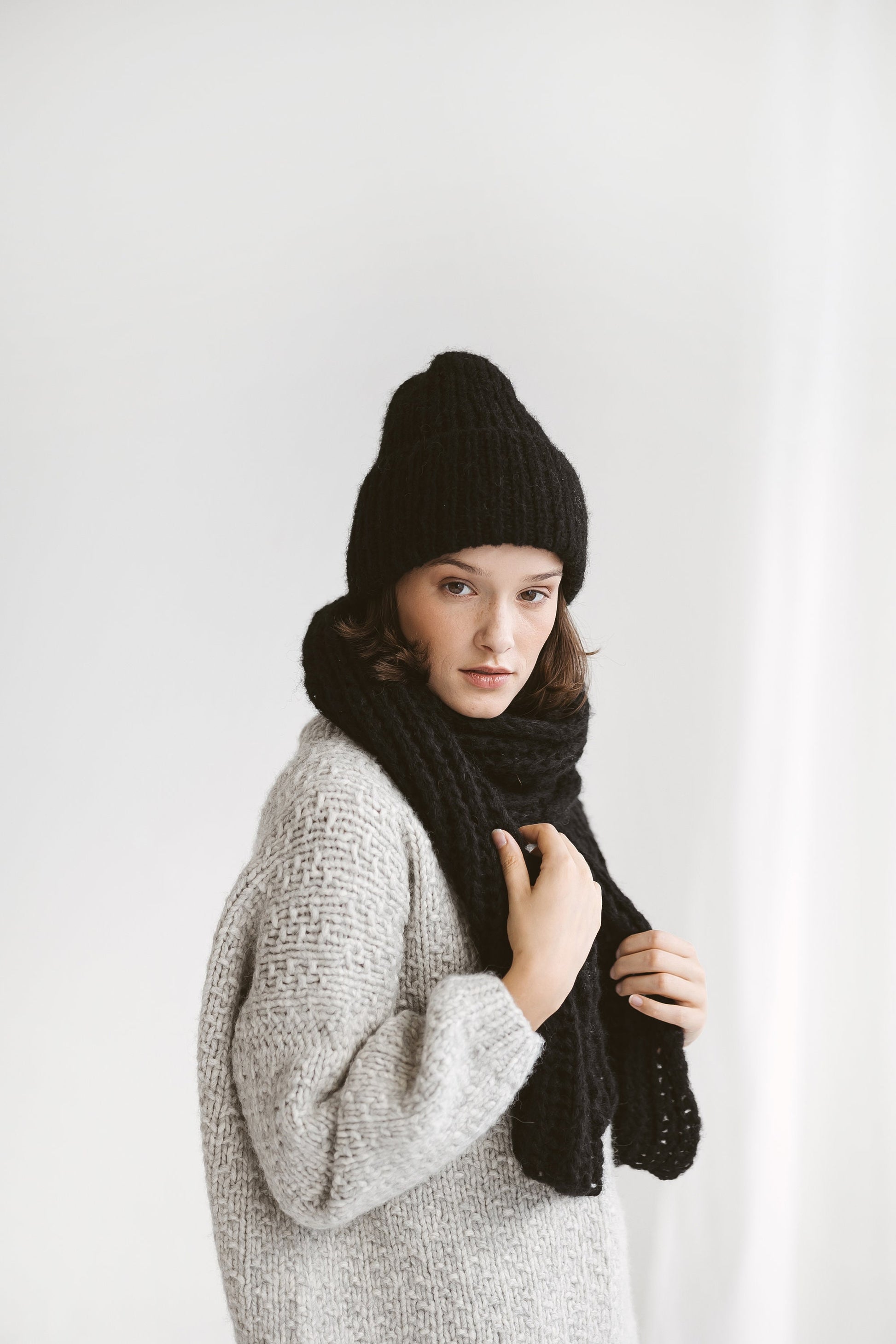 Black alpaca scarf and hat set, cable knit winter scarf and cap set, chunky knitted blanket scarf and beanie set. Unisex, women, men, gift.