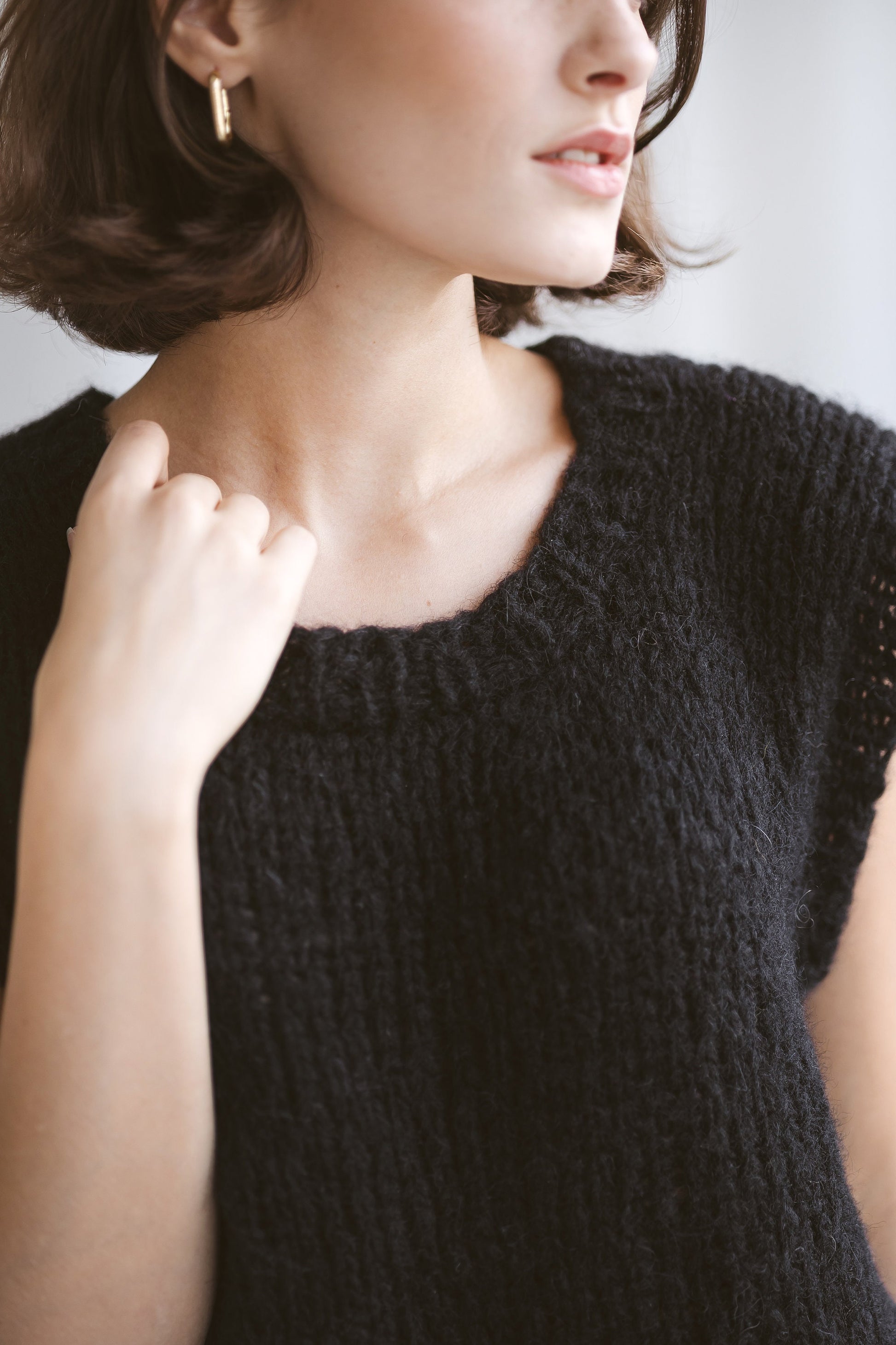 Black Knitted Sweater Vest, Cable Knit Alpaca Wool Knit Top, Chunky Knit Vest For Women, Ladies Relax Fit Crew Neck Top, Minimalist Vest