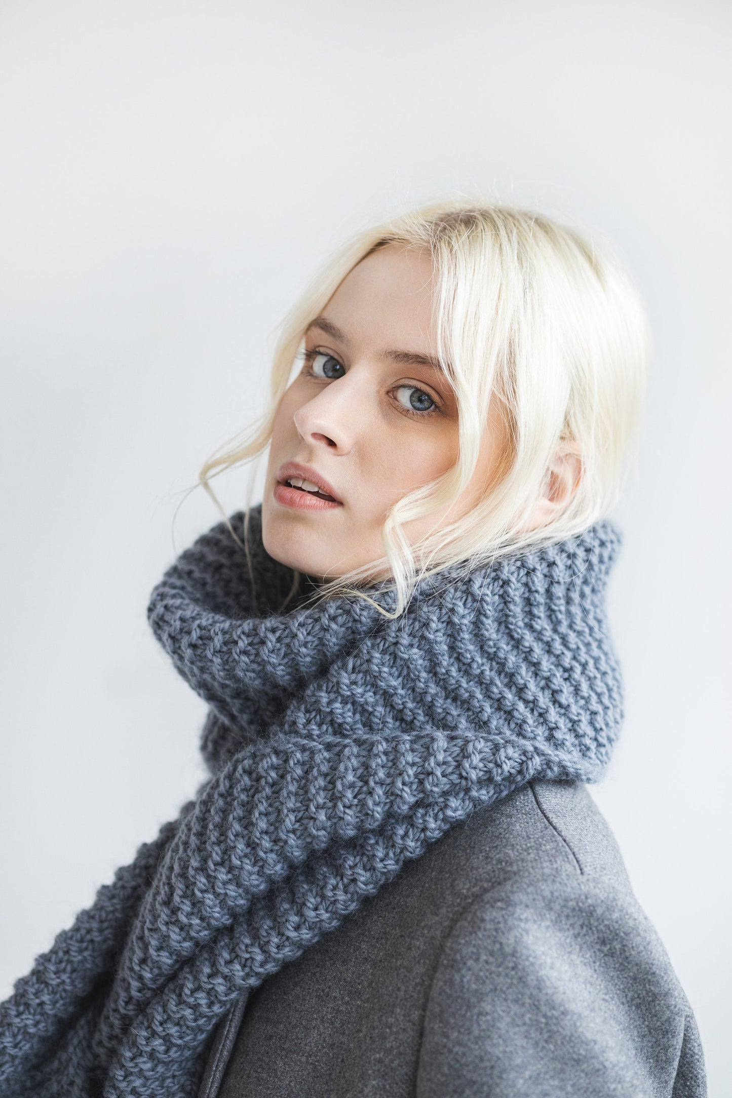 Gary chunky knit alpaca scarf. Grey cable knit wool scarf. Oversized blanket scarf. Long women, men, unisex scarves. Gift for her, him