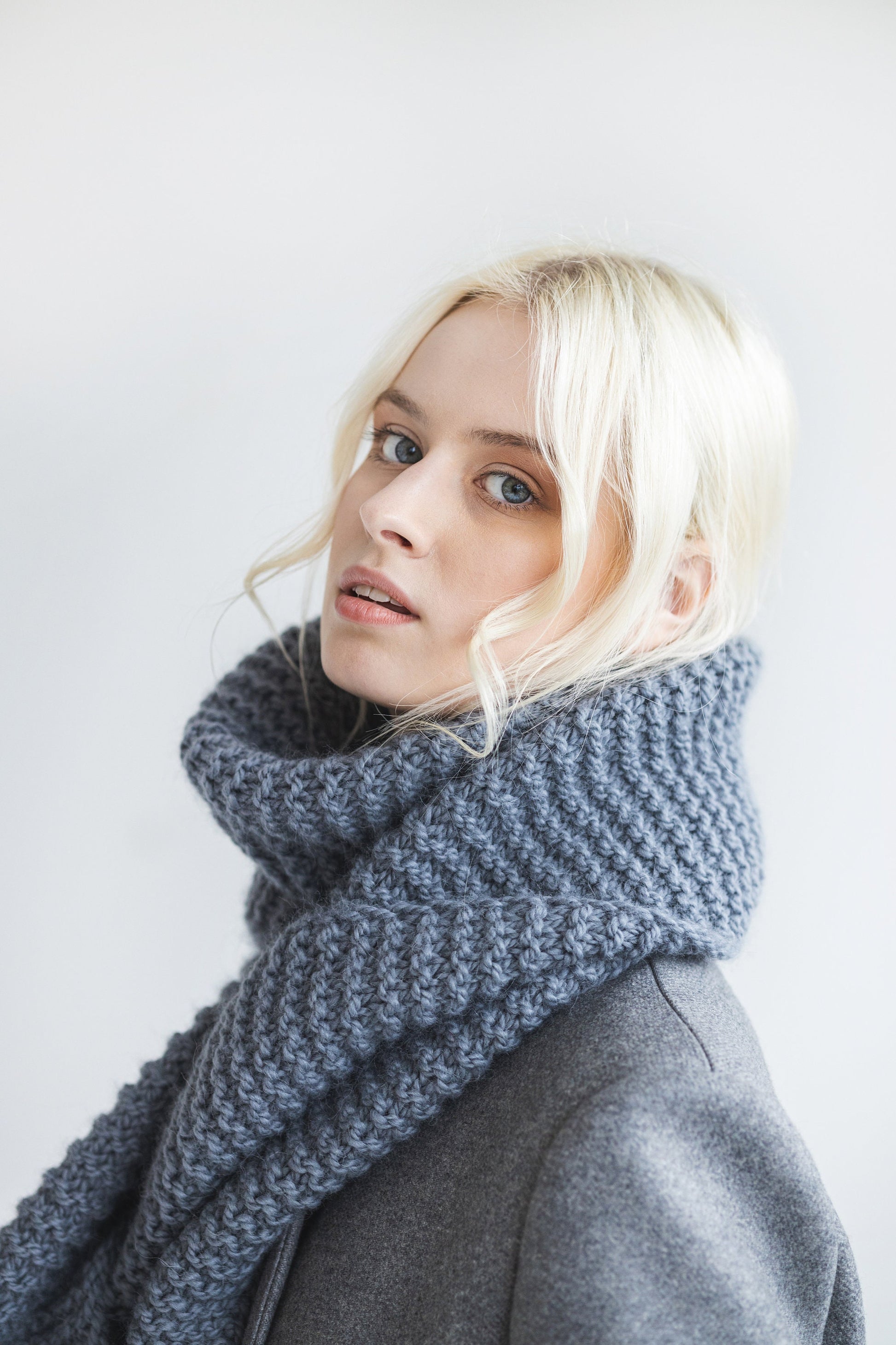 Gary chunky knit alpaca scarf. Grey cable knit wool scarf. Oversized blanket scarf. Long women, men, unisex scarves. Gift for her, him