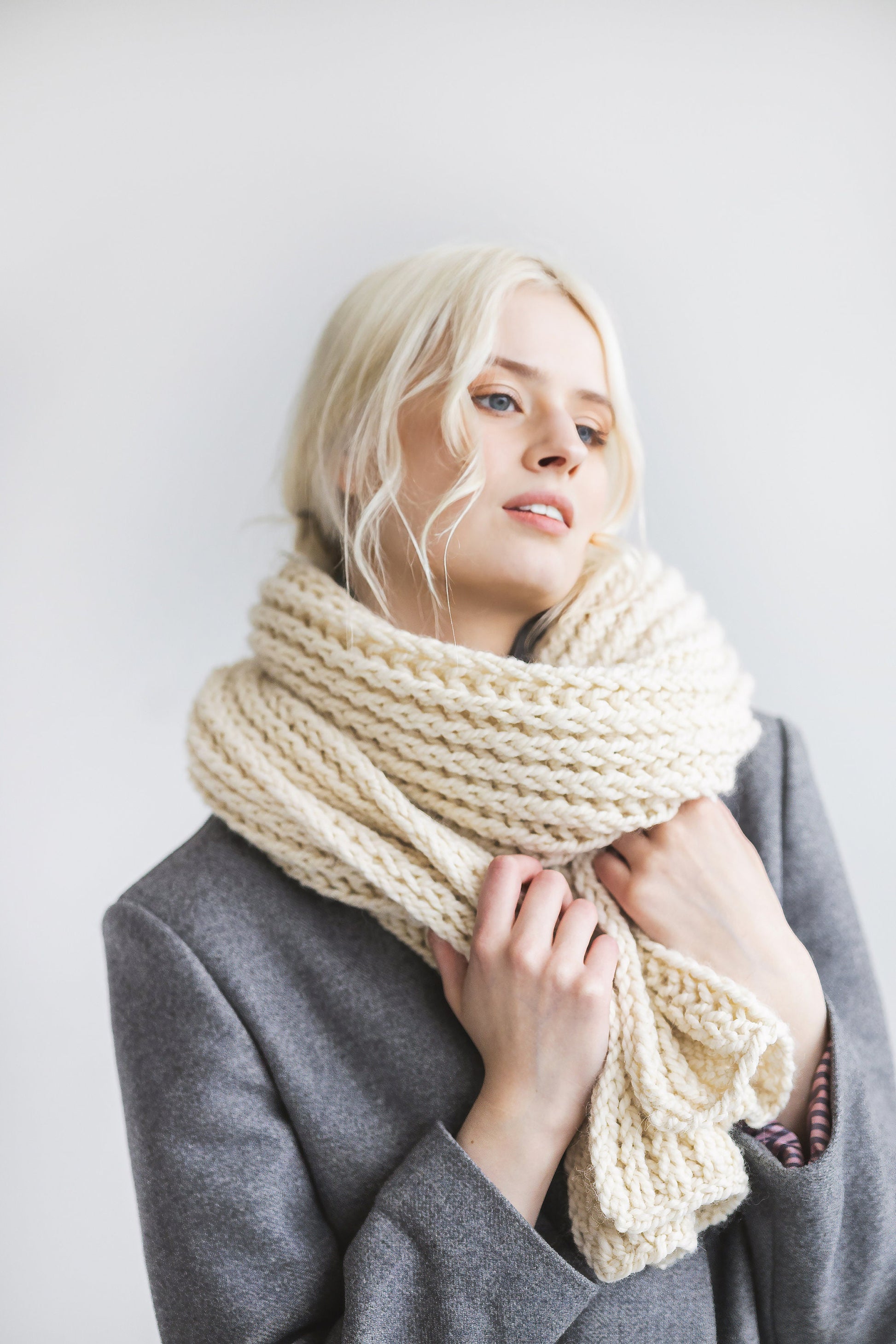 White super chunky knit thick alpaca wool scarf, ivory oversized cable knitted neck warmer, hand made ribbed xl blanket scarves for women