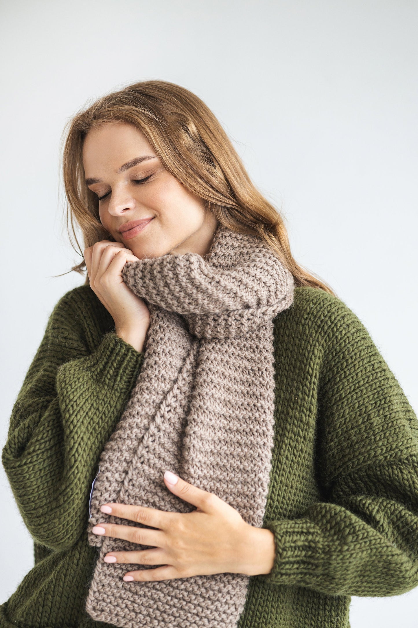 Beige super chunky knit alpaca wool scarf for woman, camel brown cable knitted oversized long scarves for women, womens thick xl neck warmer