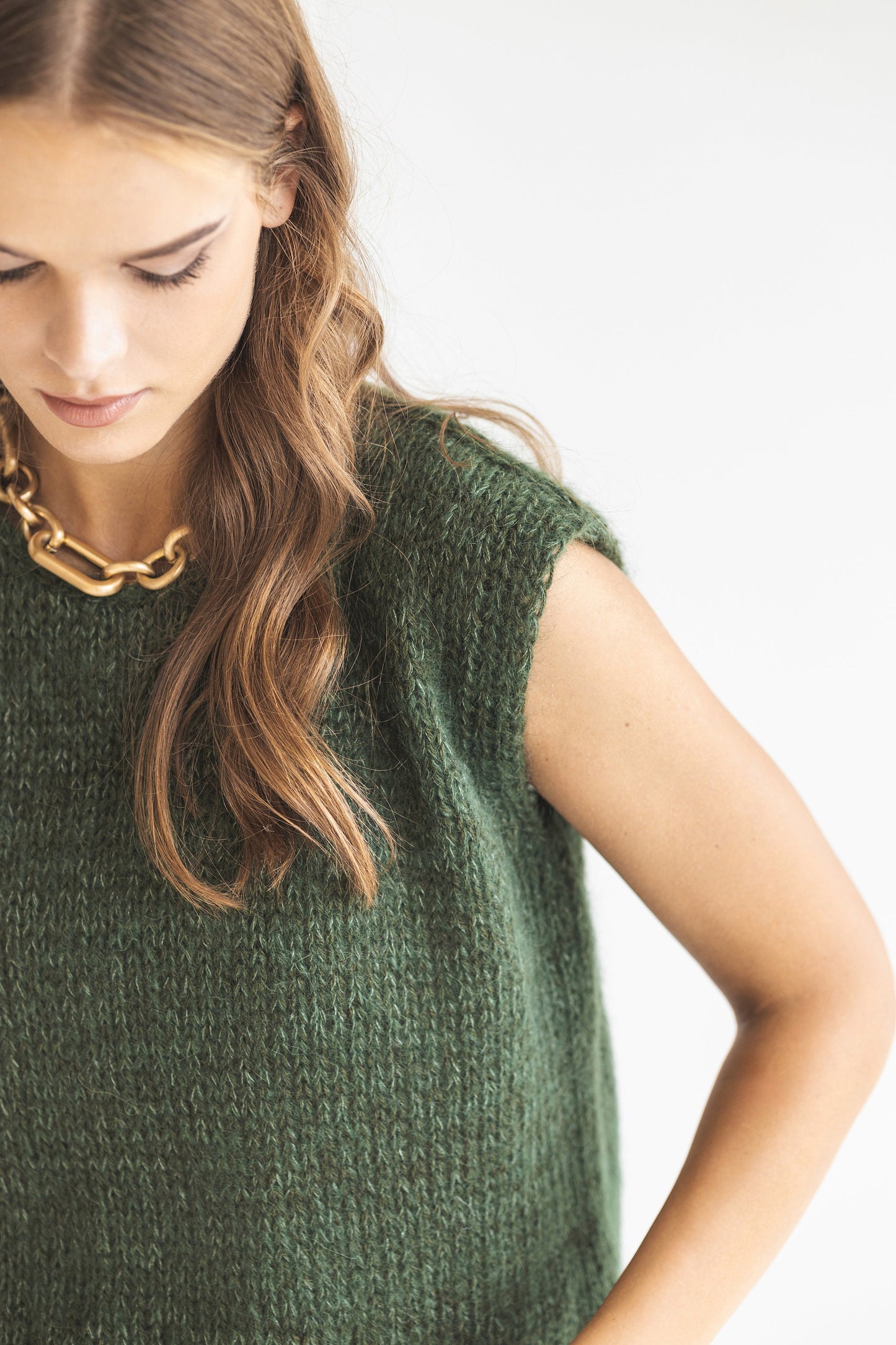 Green Mohair Cable Knit Sweater Vest, Chunky Knitted Tank Top, Minimalist Handcrafted Gilet For Women, Crew Neck Winter Crochet Vest Sweater