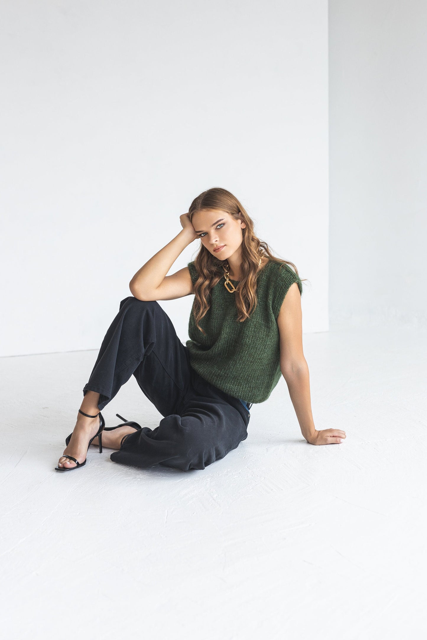 Green Mohair Cable Knit Sweater Vest, Chunky Knitted Tank Top, Minimalist Handcrafted Gilet For Women, Crew Neck Winter Crochet Vest Sweater