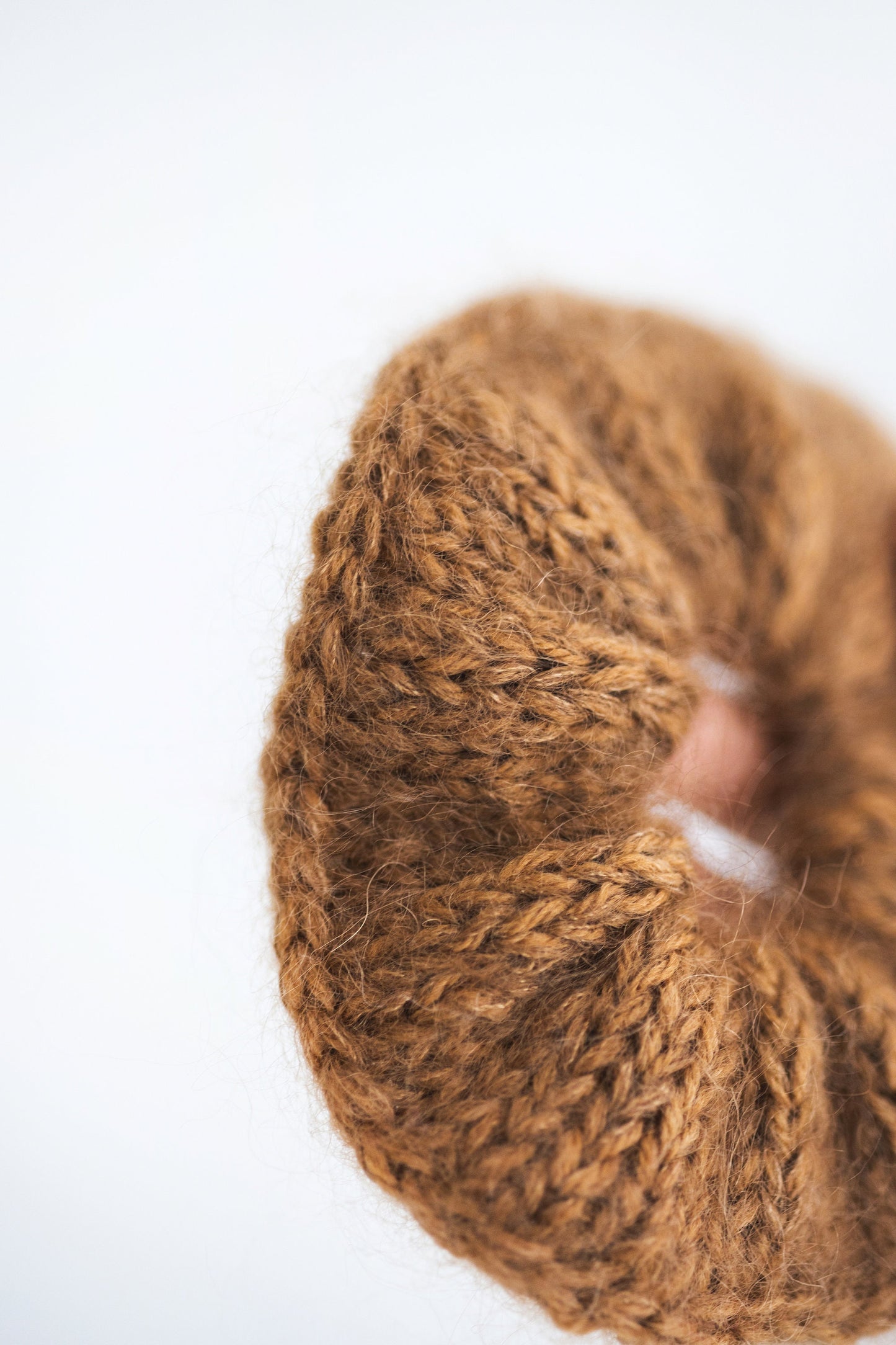 Brown mohair cable knit hair scrunchies, camel taupe fluffy women&#39;s knitted ties, beige handmade alpaca wool hair accessories for woman,gift