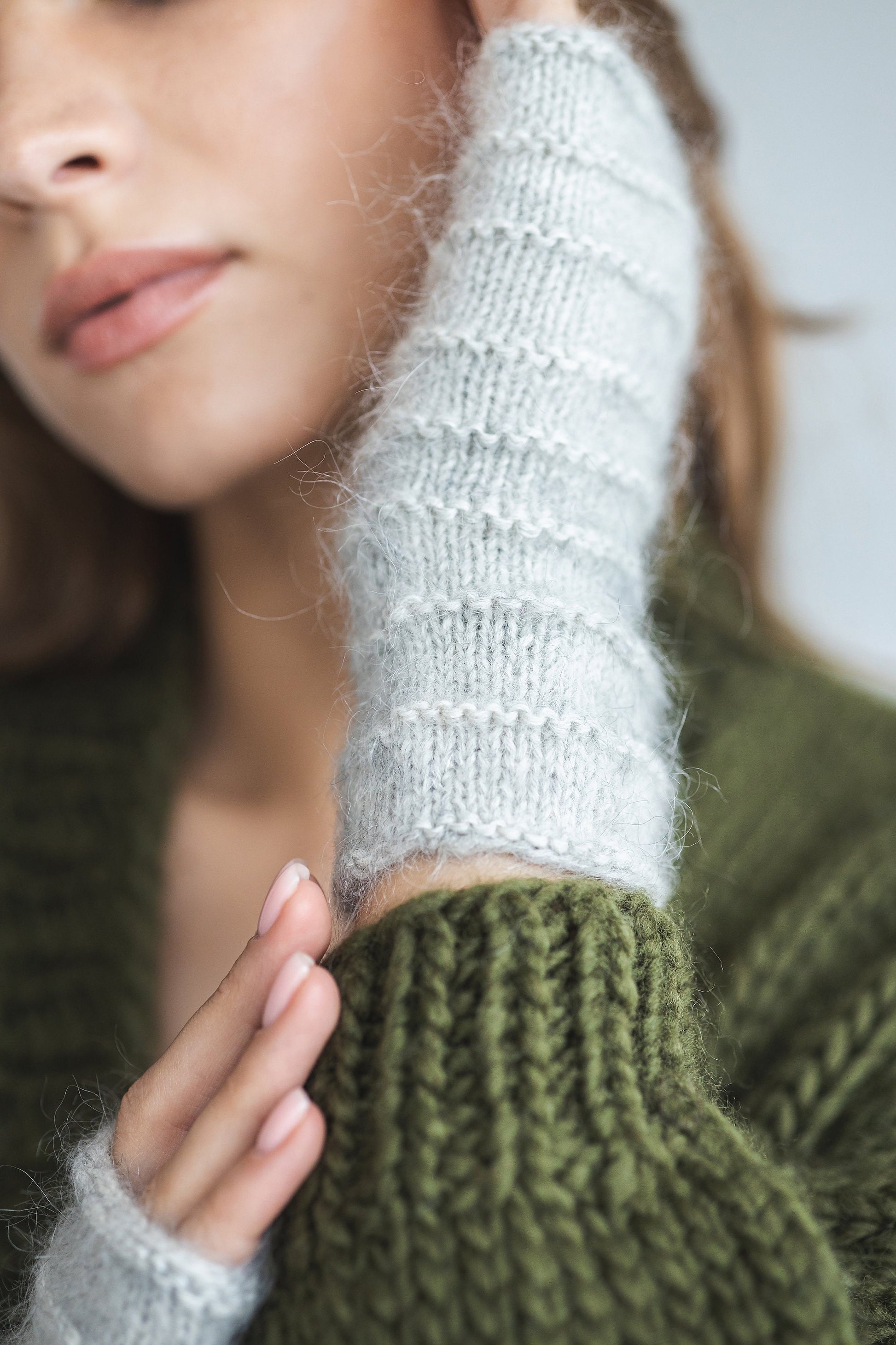 Gray mohair cable knit fingerless mittens, grey women&#39;s knitted gloves, handmade alpaca wool hand and wist warmer for woman, gift for friend