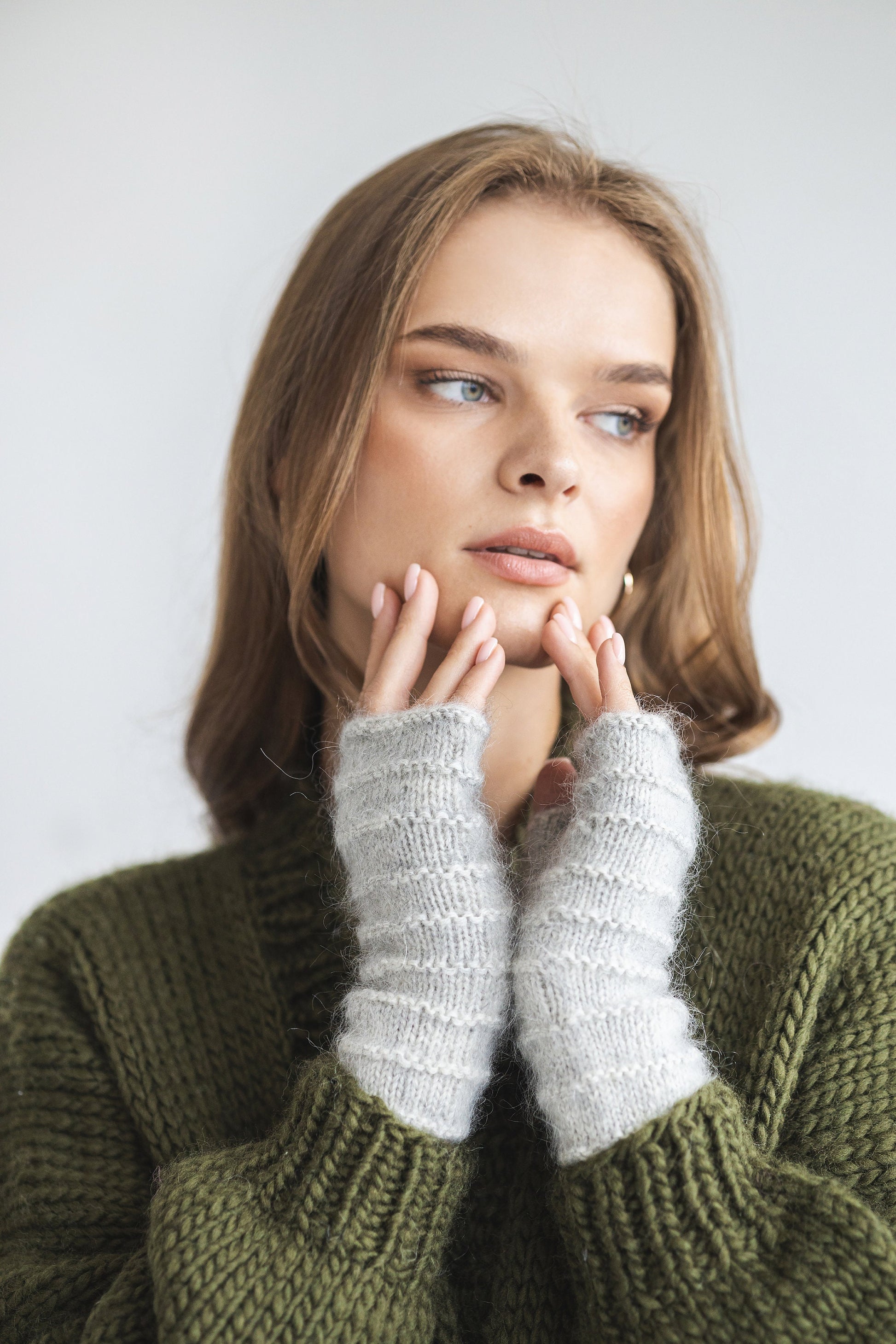 Gray mohair cable knit fingerless mittens, grey women&#39;s knitted gloves, handmade alpaca wool hand and wist warmer for woman, gift for friend