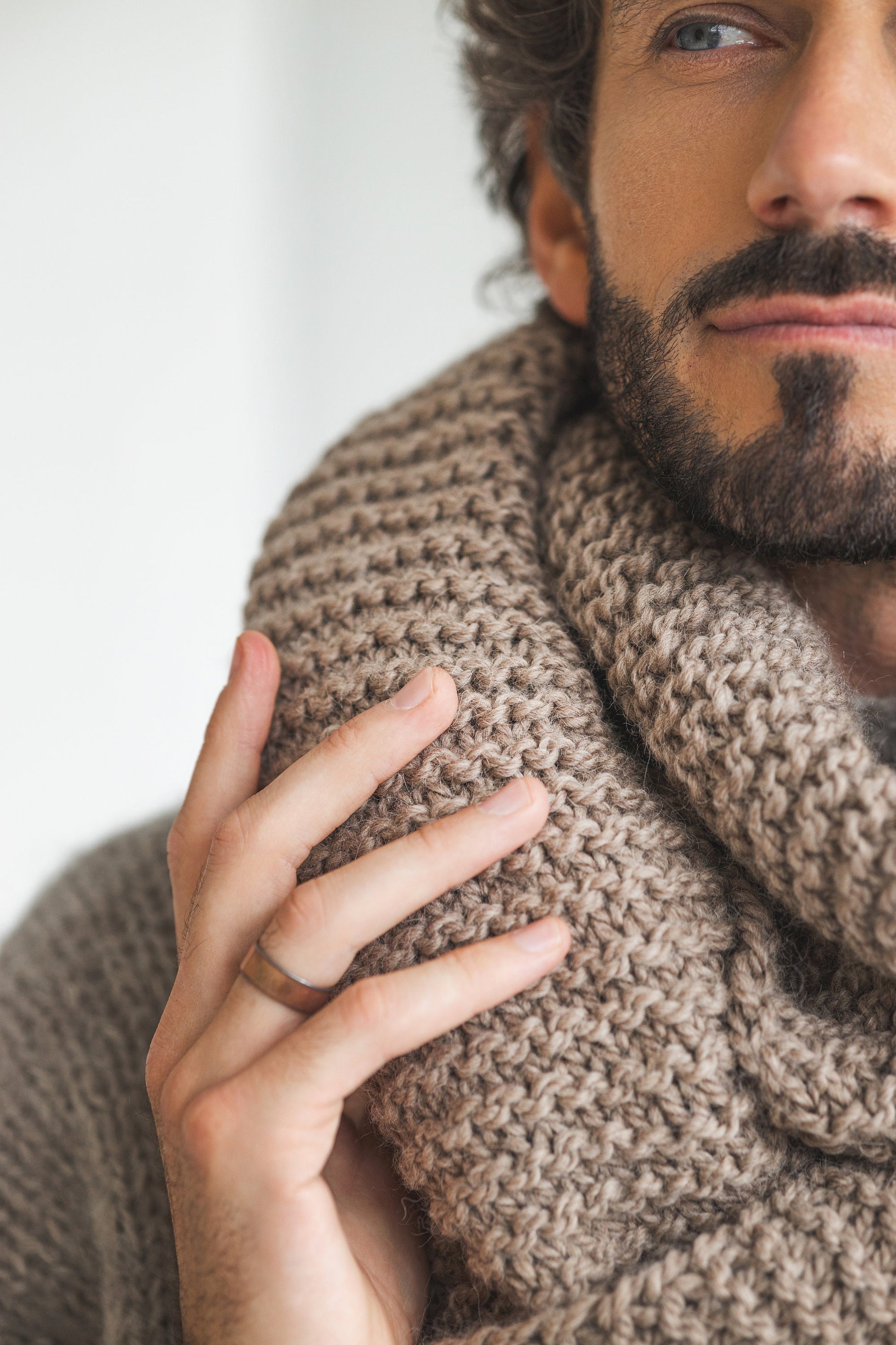 Camel beige super chunky knit alpaca wool men&#39;s scarf, taupe brown infinity loop cable knitted neck warmer for man, handmade scarves for men