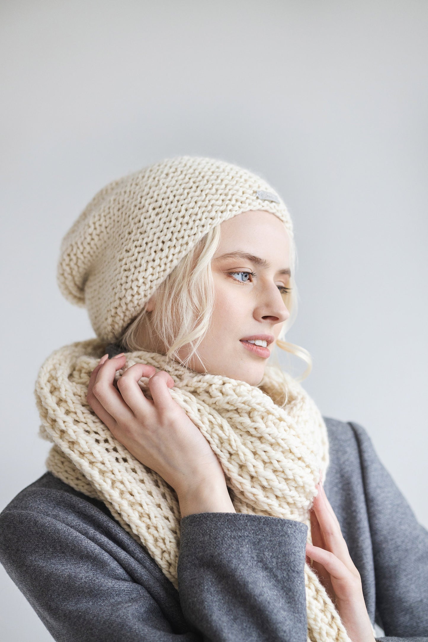 Super chinky knit alpaca wool scarf and hat set, cable knitted white scarves and slouchy beanies,ivory thick handmade infinity scarf and cap