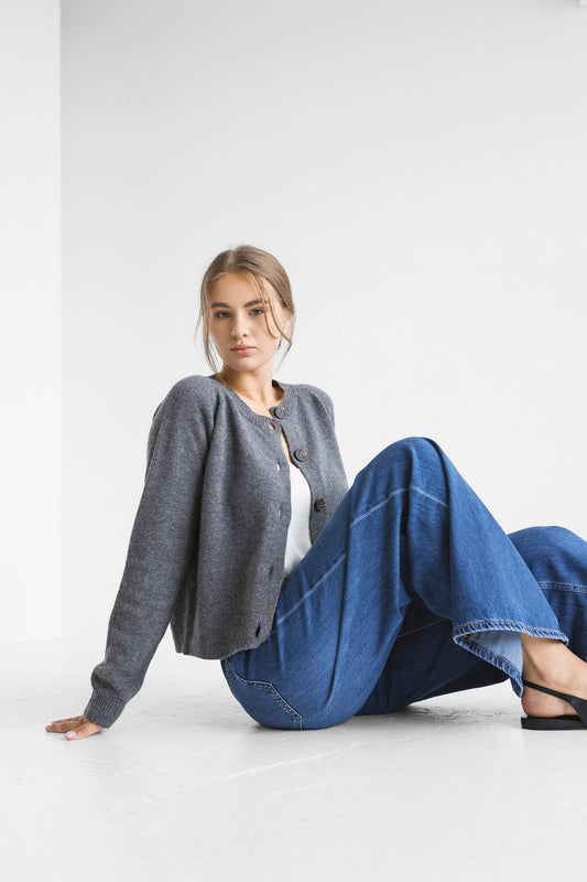 Short gray knitted merino wool and cashmere blend cardigan with buttons for women, high waist classy women&#39;s knit loose cropped sweater gift