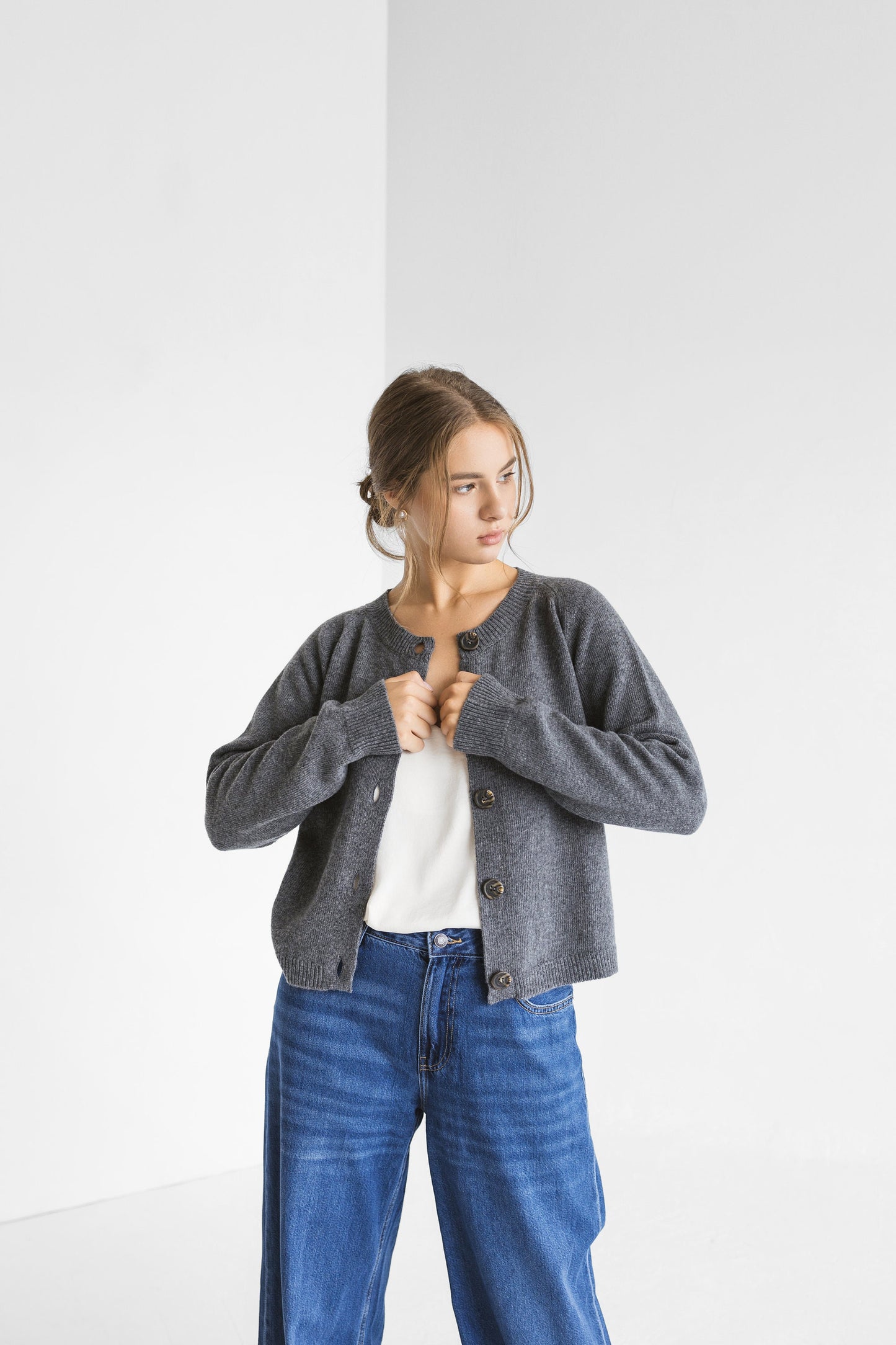 Short gray knitted merino wool and cashmere blend cardigan with buttons for women, high waist classy women&#39;s knit loose cropped sweater gift