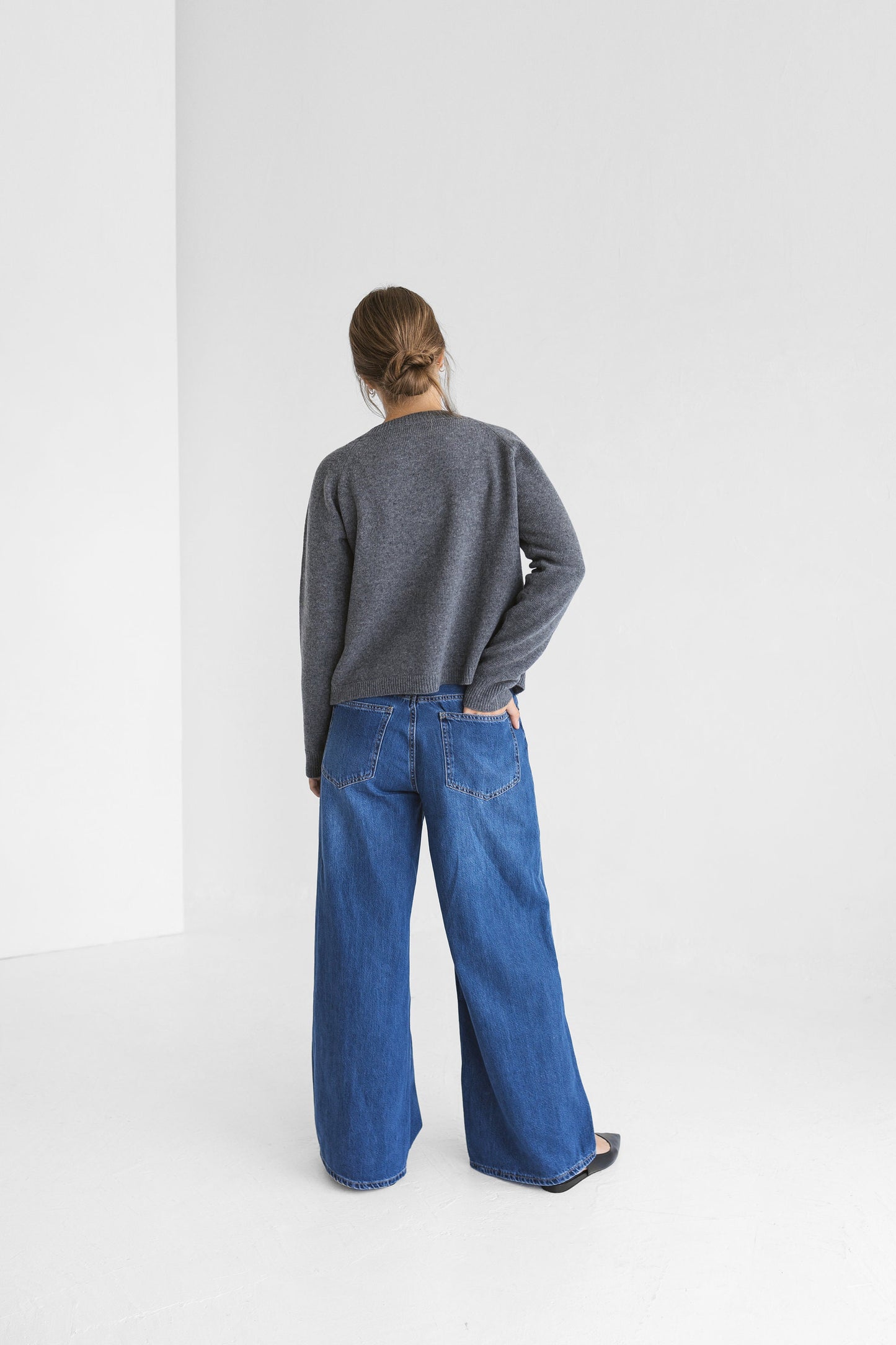 Short gray knitted merino wool and cashmere blend cardigan with buttons for women, high waist classy women&#39;s knit loose cropped sweater gift