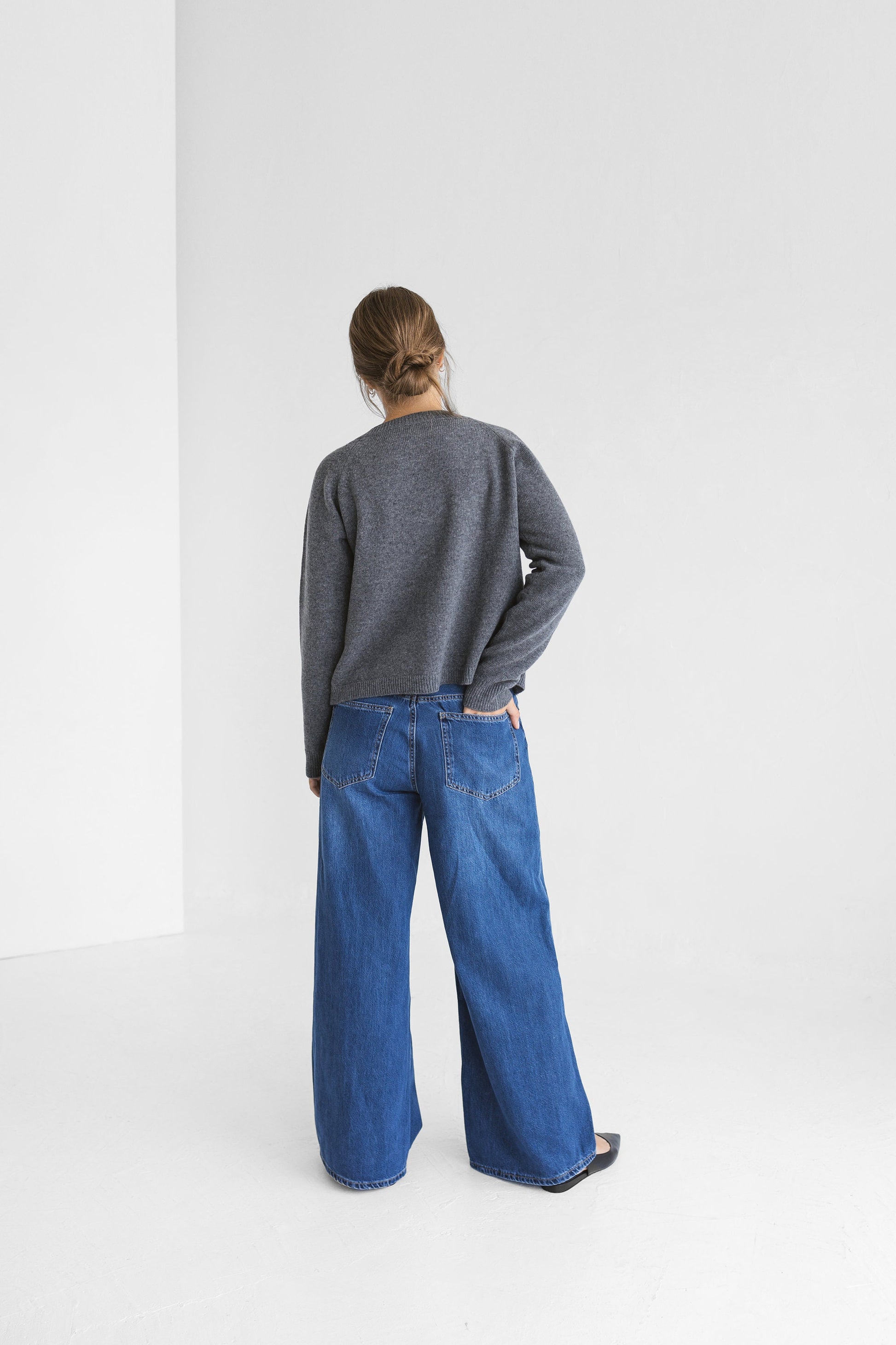 Short gray knitted merino wool and cashmere blend cardigan with buttons for women, high waist classy women&#39;s knit loose cropped sweater gift