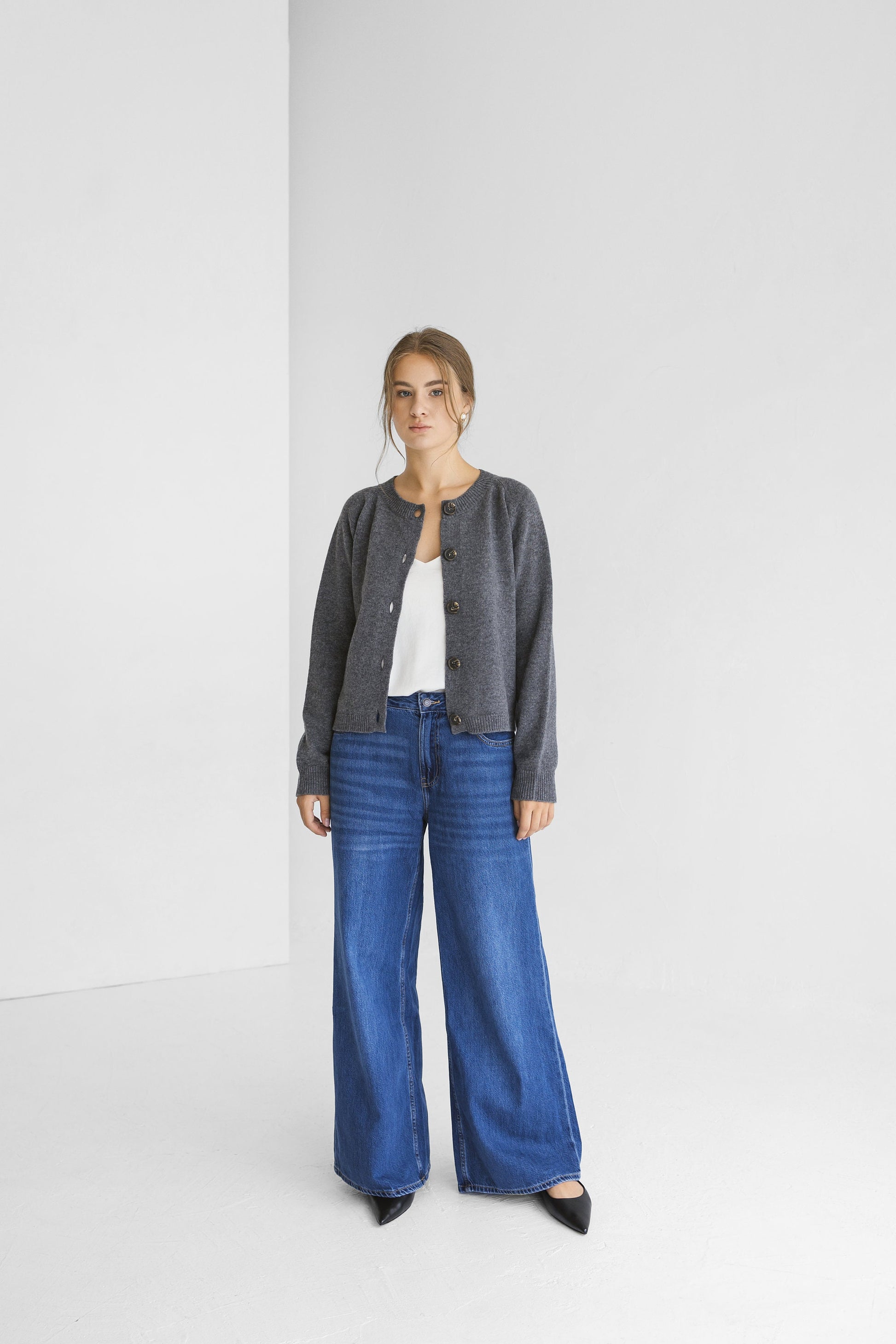 Short gray knitted merino wool and cashmere blend cardigan with buttons for women, high waist classy women&#39;s knit loose cropped sweater gift