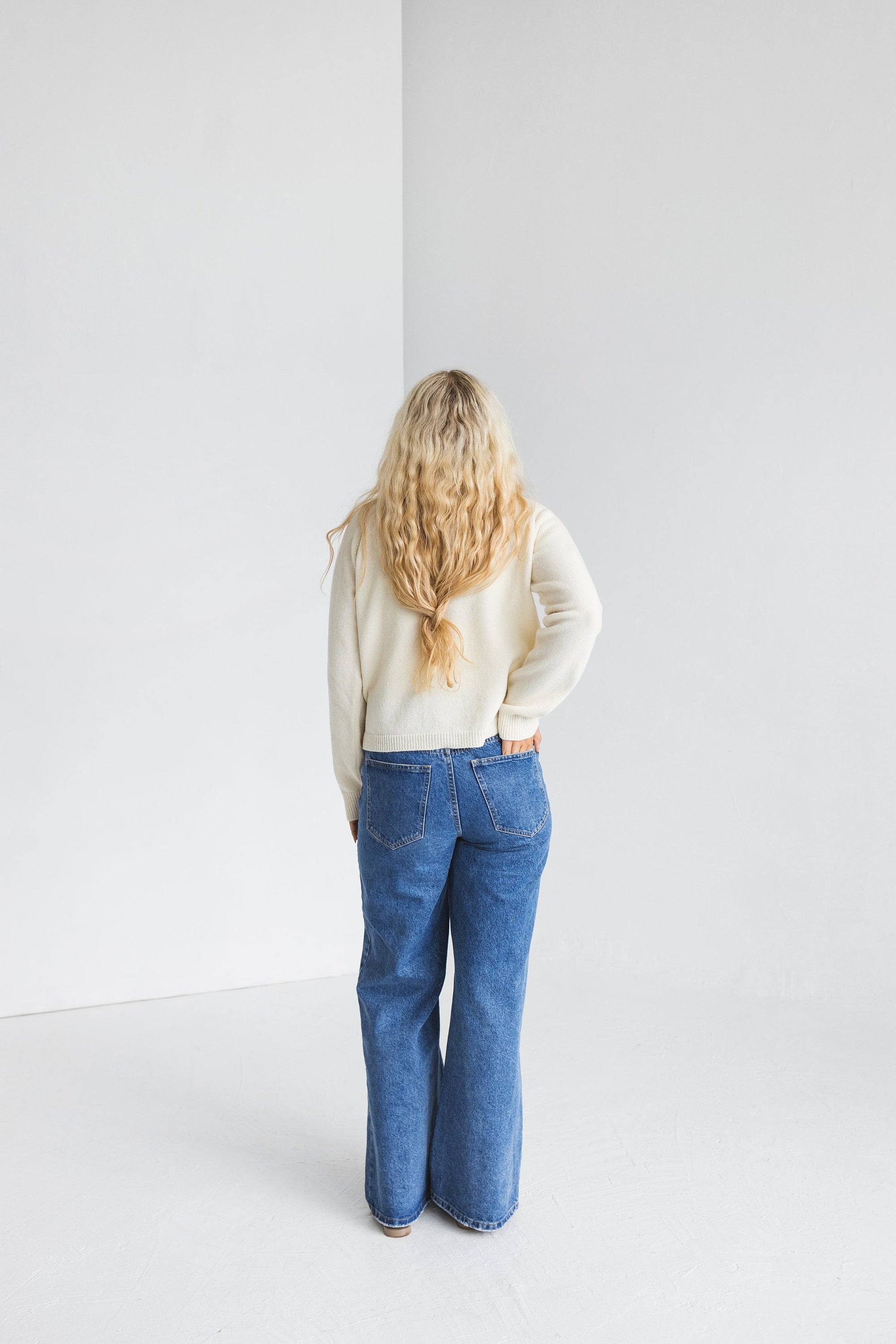 Short white knitted merino wool and cashmere cardigan with buttons for women, ivory high waist classy women&#39;s knit loose cropped sweater