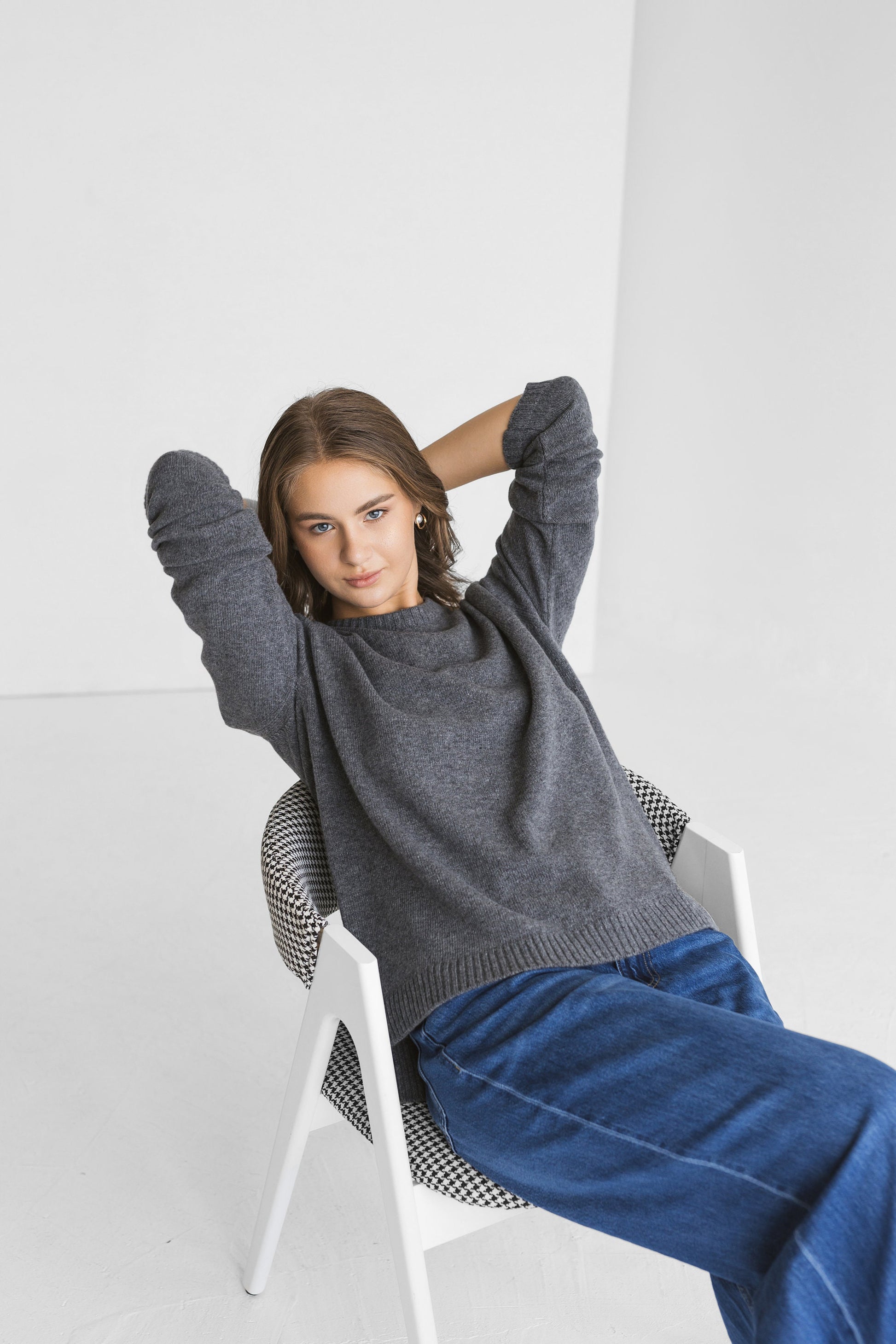 Gray knitted merino wool and cashmere sweater for women, grey women&#39;s knit minimalist pullover with longer back,classy minimal beige jumper