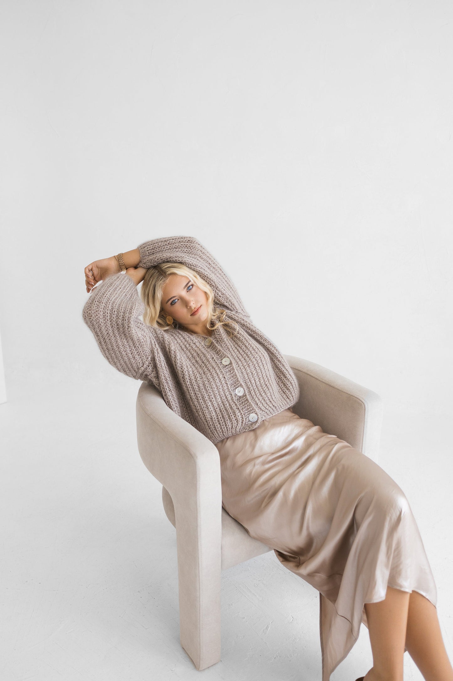 Beige fluffy chunky knitted mohair cardigan with buttons, camel cable knit alpaca wool blend buttoned thick sweater, taupe fuzzy oversized