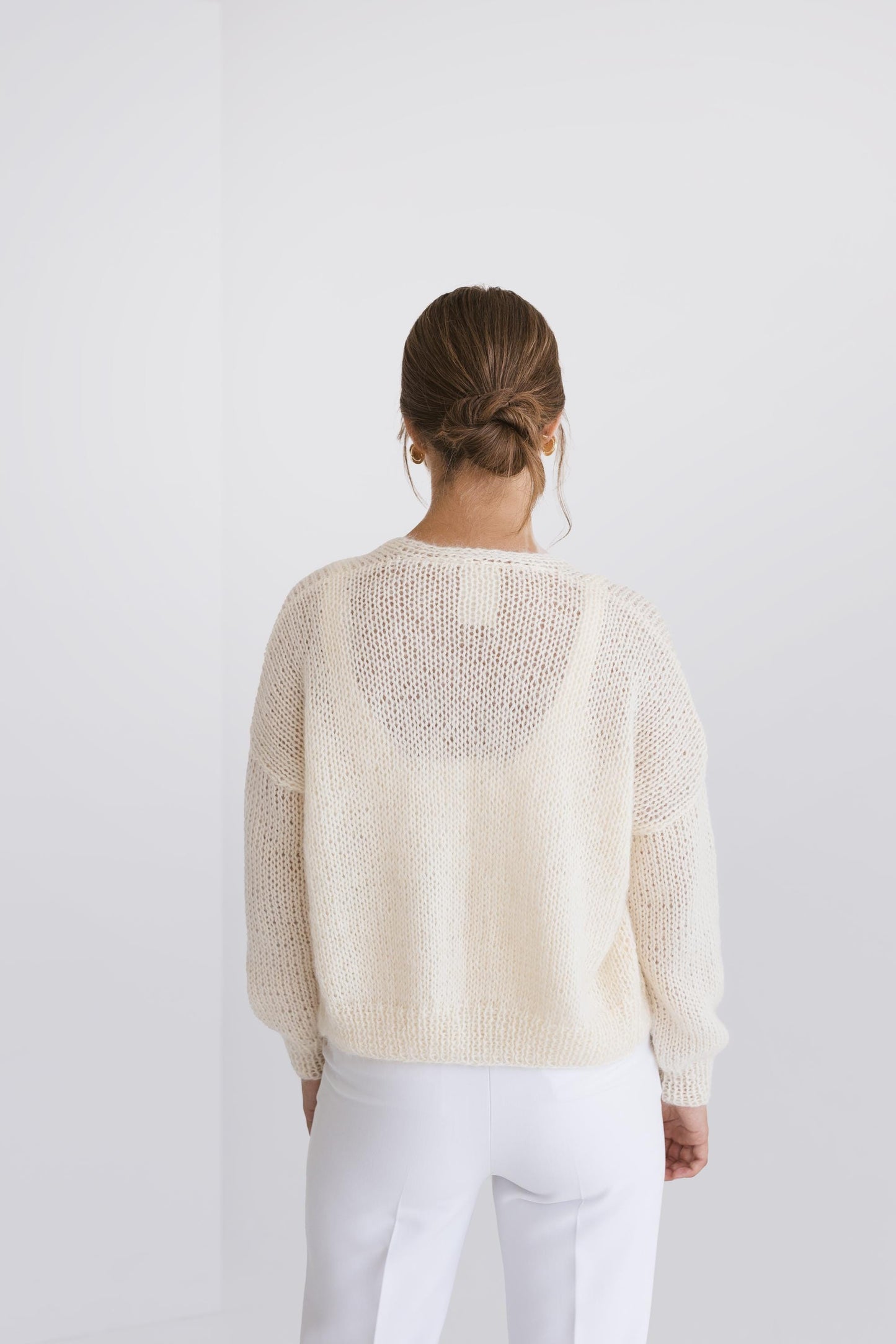 White cable knit short crop mohair cardigan with buttons, fluffy chunky knitted alpaca blend cropped sweater,ivory high-waisted fuzzy jacket
