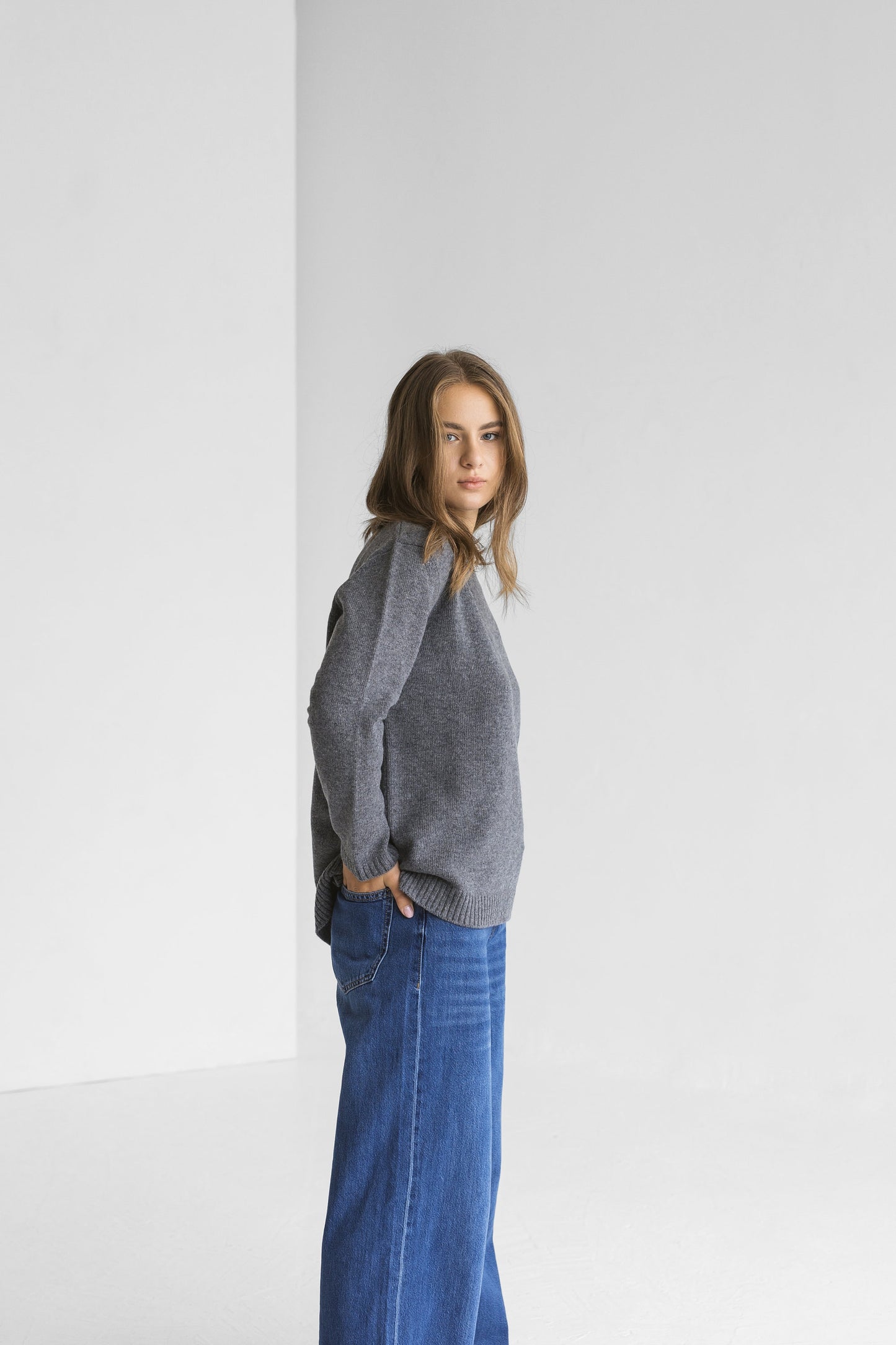 Gray knitted merino wool and cashmere sweater for women, grey women&#39;s knit minimalist pullover with longer back,classy minimal beige jumper