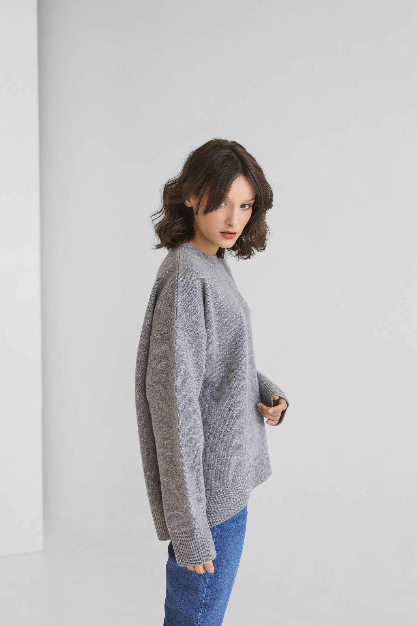 Gray knitted merino wool and cashmere sweater for women, bright grey women&#39;s knit minimalist pullover with longer back, light gray jumper