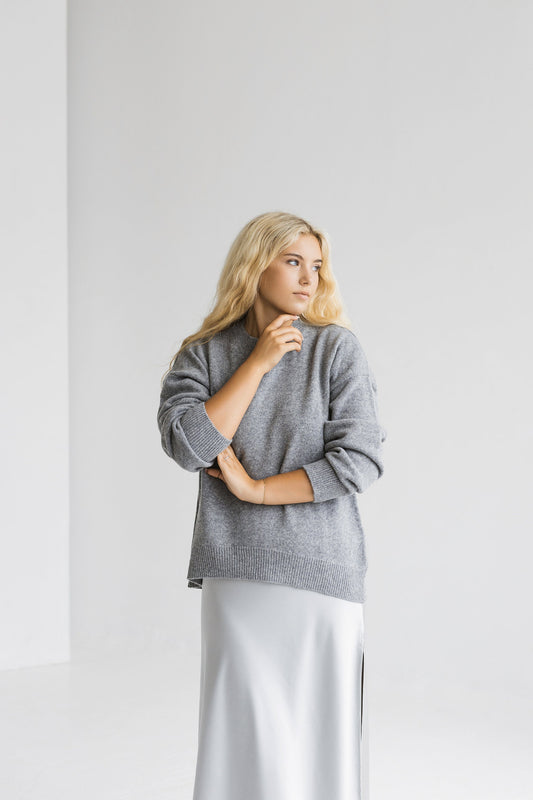 Gray knitted merino wool and cashmere sweater for women, bright grey women&#39;s knit minimalist pullover with longer back, light gray jumper
